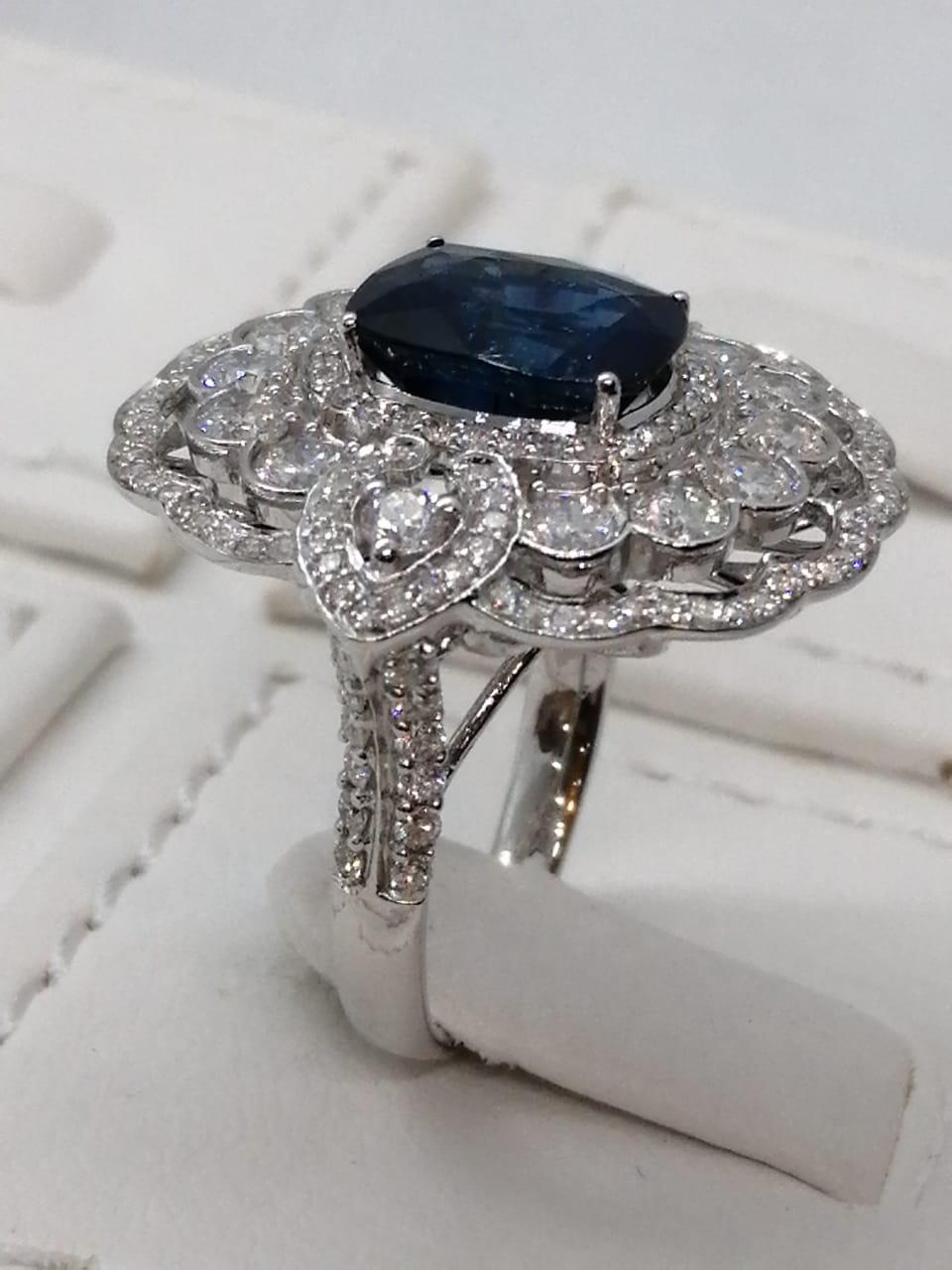 Blue Sapphire Diamond Fashion Ring Set in 18 Karat White Gold 'VS/G Diamonds' For Sale 3
