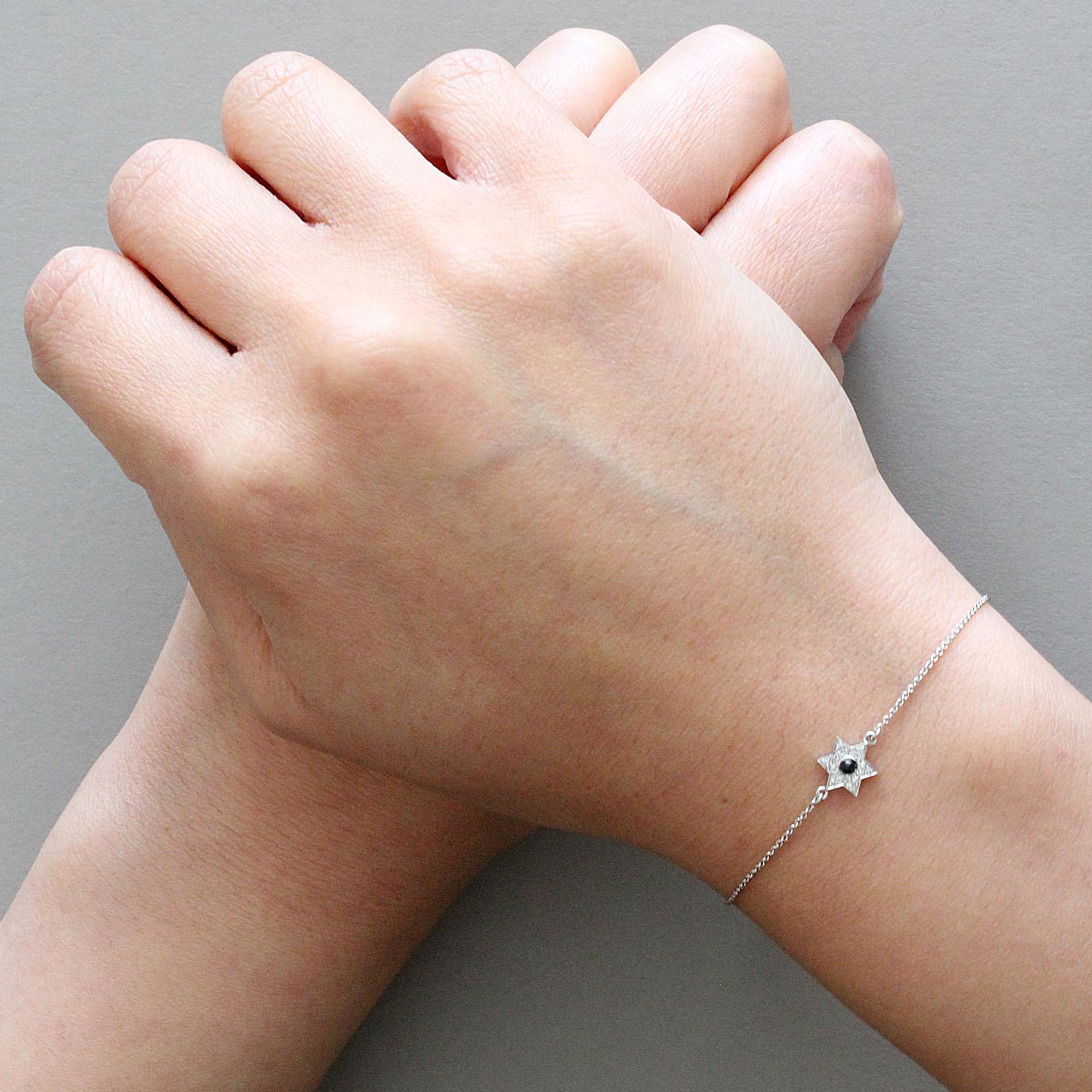 Bracciale Stella in oro con diamante e zaffiro blu In condizioni Nuovo in vendita a Beverly Hills, CA