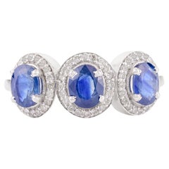 Zafiro azul Diamante Halo Anillo de compromiso de tres piedras en oro blanco macizo de 14k
