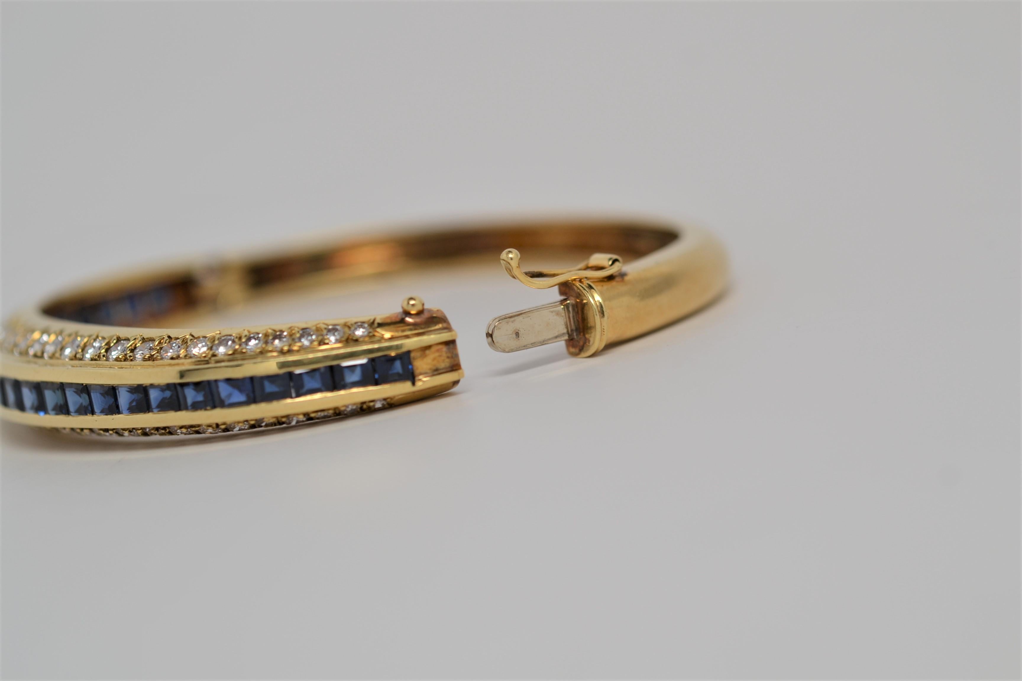 Women's Blue Sapphire & Diamond Hinged Bangle Bracelet Set in 18k Yellow Gold, 9.46ct For Sale