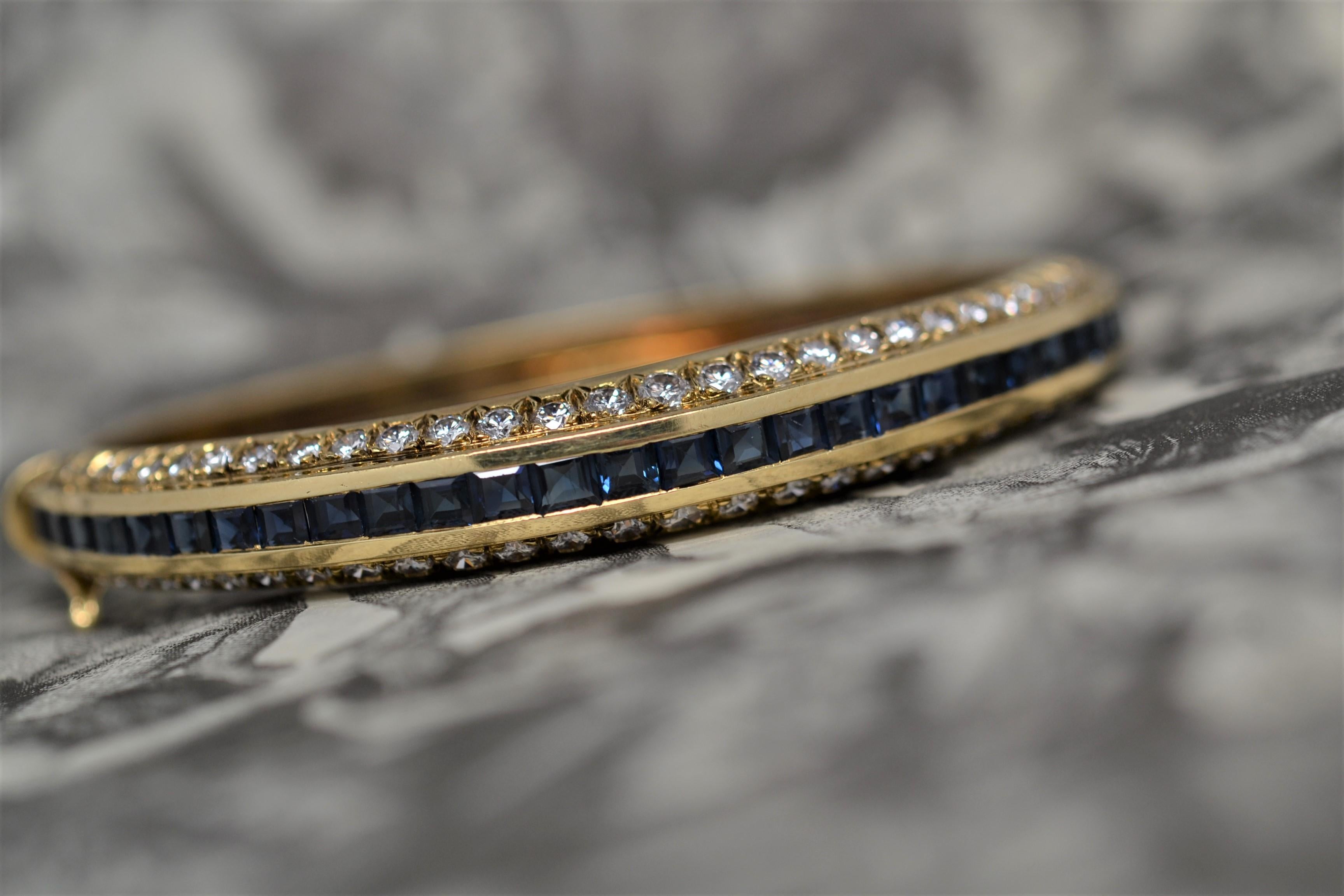 Blue Sapphire & Diamond Hinged Bangle Bracelet Set in 18k Yellow Gold, 9.46ct For Sale 1