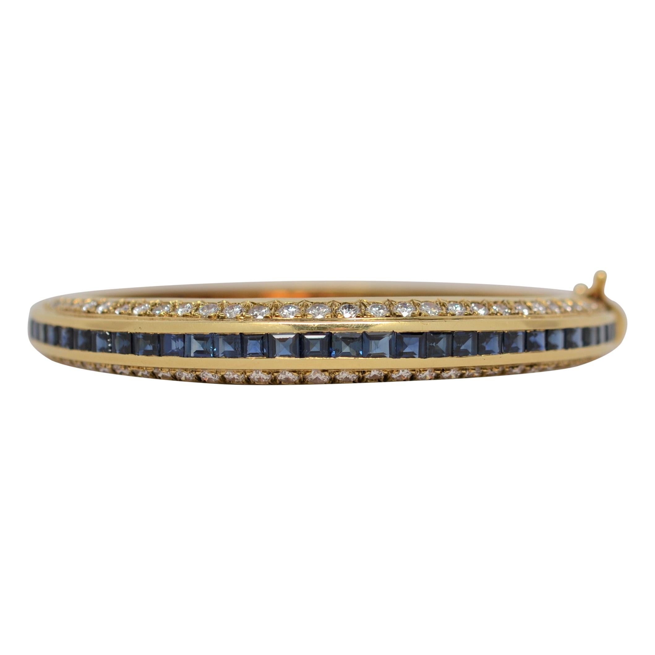 Blue Sapphire & Diamond Hinged Bangle Bracelet Set in 18k Yellow Gold, 9.46ct For Sale