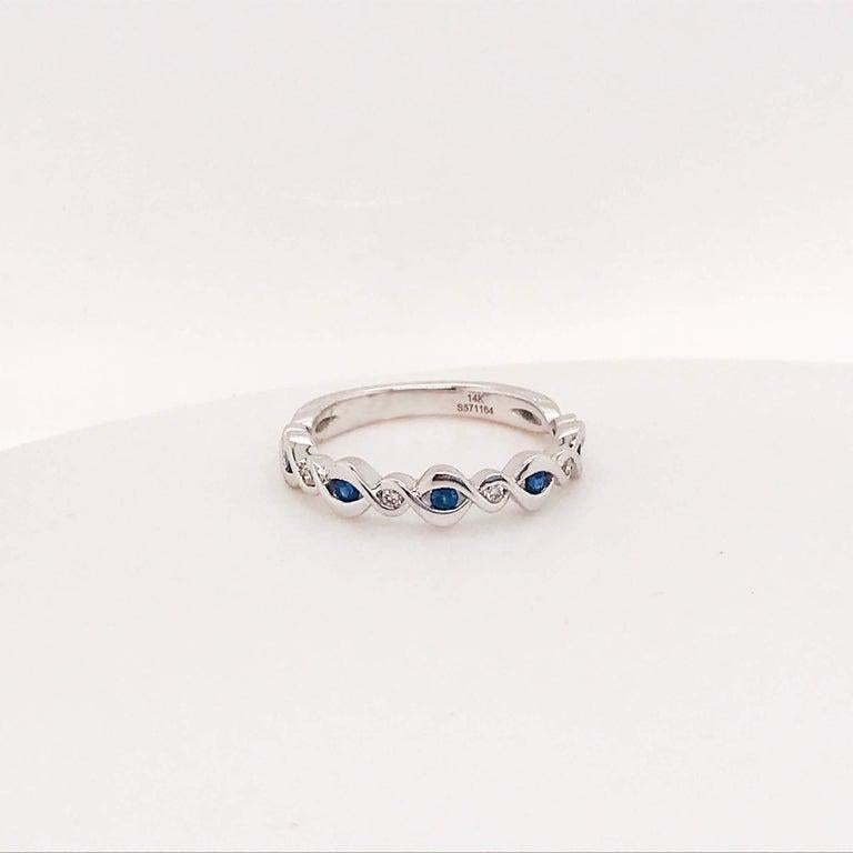 Taille ronde Anneau d'infini en or 14 carats avec saphir bleu et diamants de 0,20 carat (1/5 carat) en vente