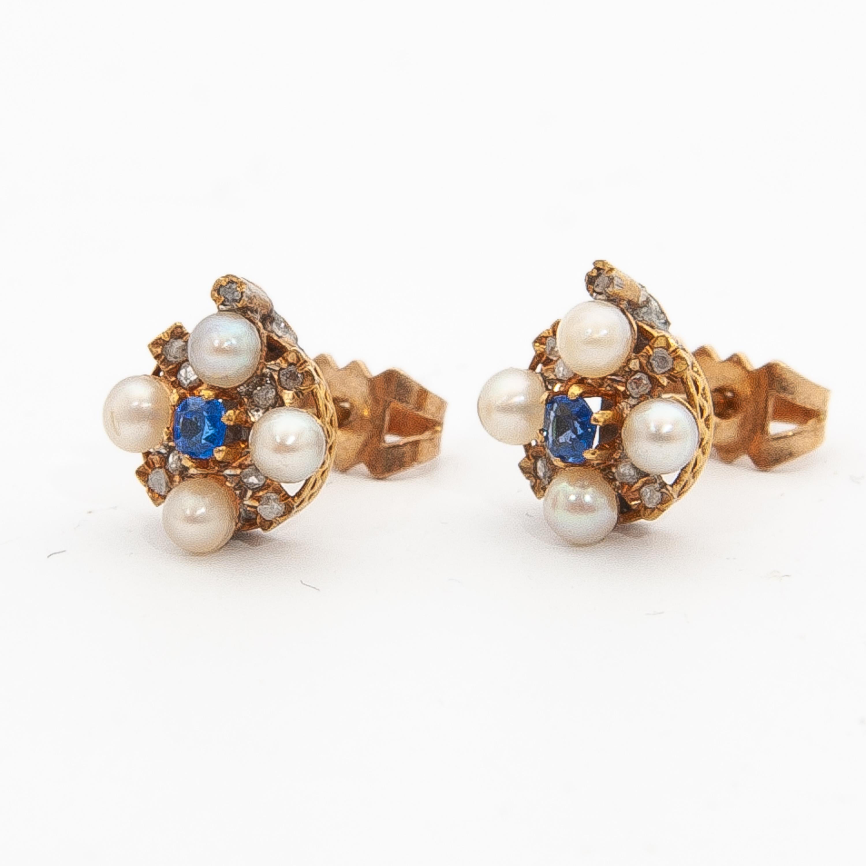 Early 20th Century Sapphire Diamond and Pearls 14 Karat Gold Stud Earrings In Good Condition For Sale In Rotterdam, NL