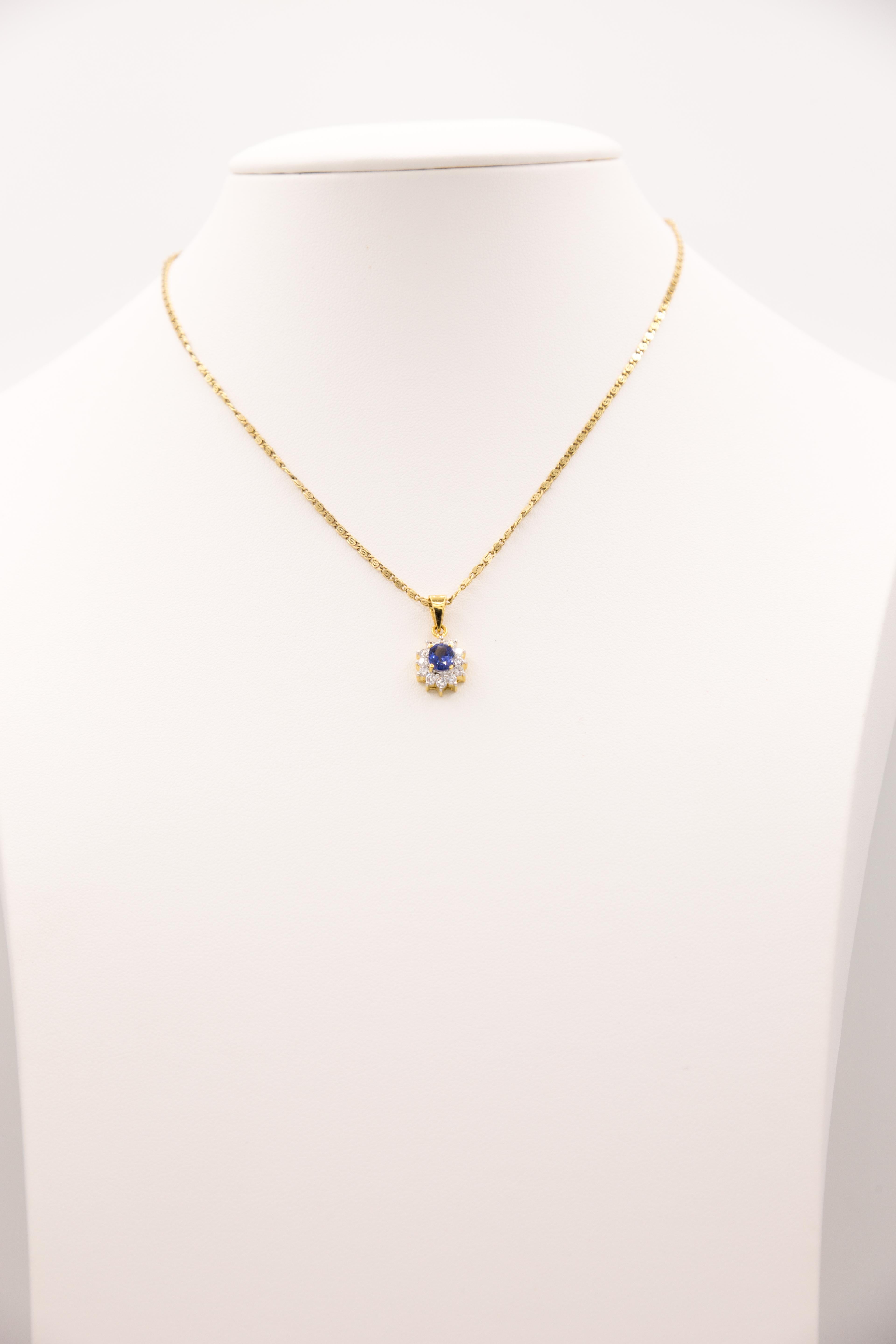 18. k yellow gold
0,30. ct diamond
0,66 ct blue. sapphire
20 x 10. mm
2,2 gram

This  pendant is a classic piece and for every age