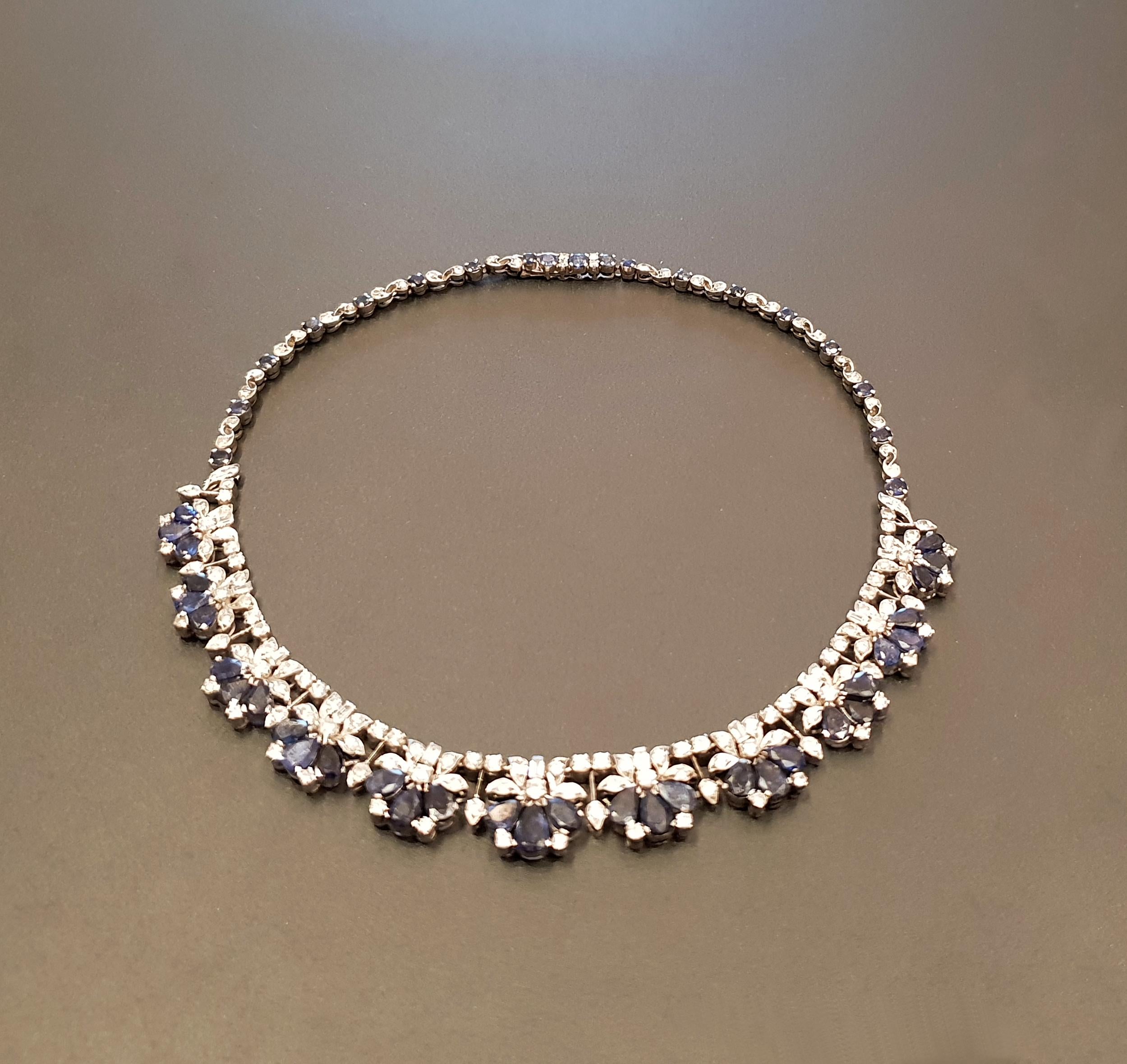 Germany, 1920s. Necklace with 33 navette-cut blue sapphire and 20 round shaped blue sapphire with totally weight circa 36,07 carats. Accompanied by brilliant-cut, baguette-cut diamonds weighing approximately 7,48 carats. 
Mounted in platinum.