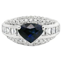 Bague en platine avec saphir bleu et diamants