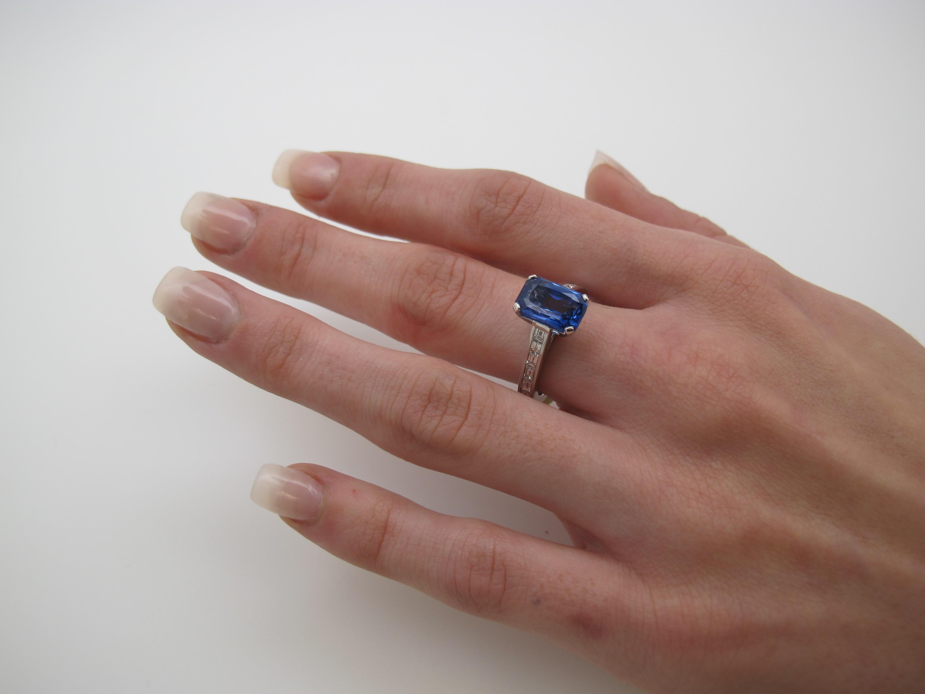 3.44 Carat Cornflower Blue Sapphire and Diamond Ring 18k White Gold In New Condition In Los Angeles, CA