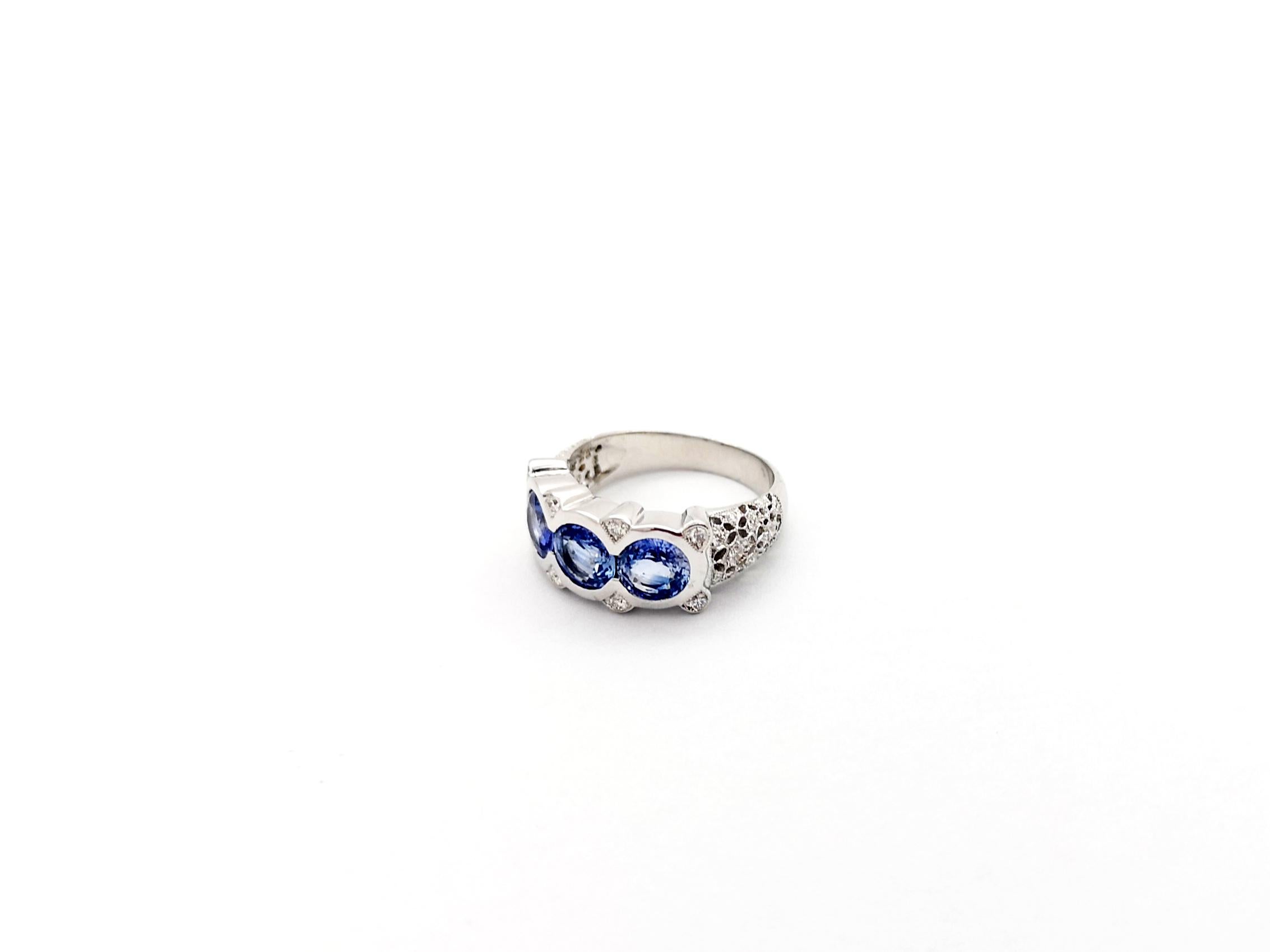 Blue Sapphire Diamond Ring set in 18K White Gold Settings For Sale 4