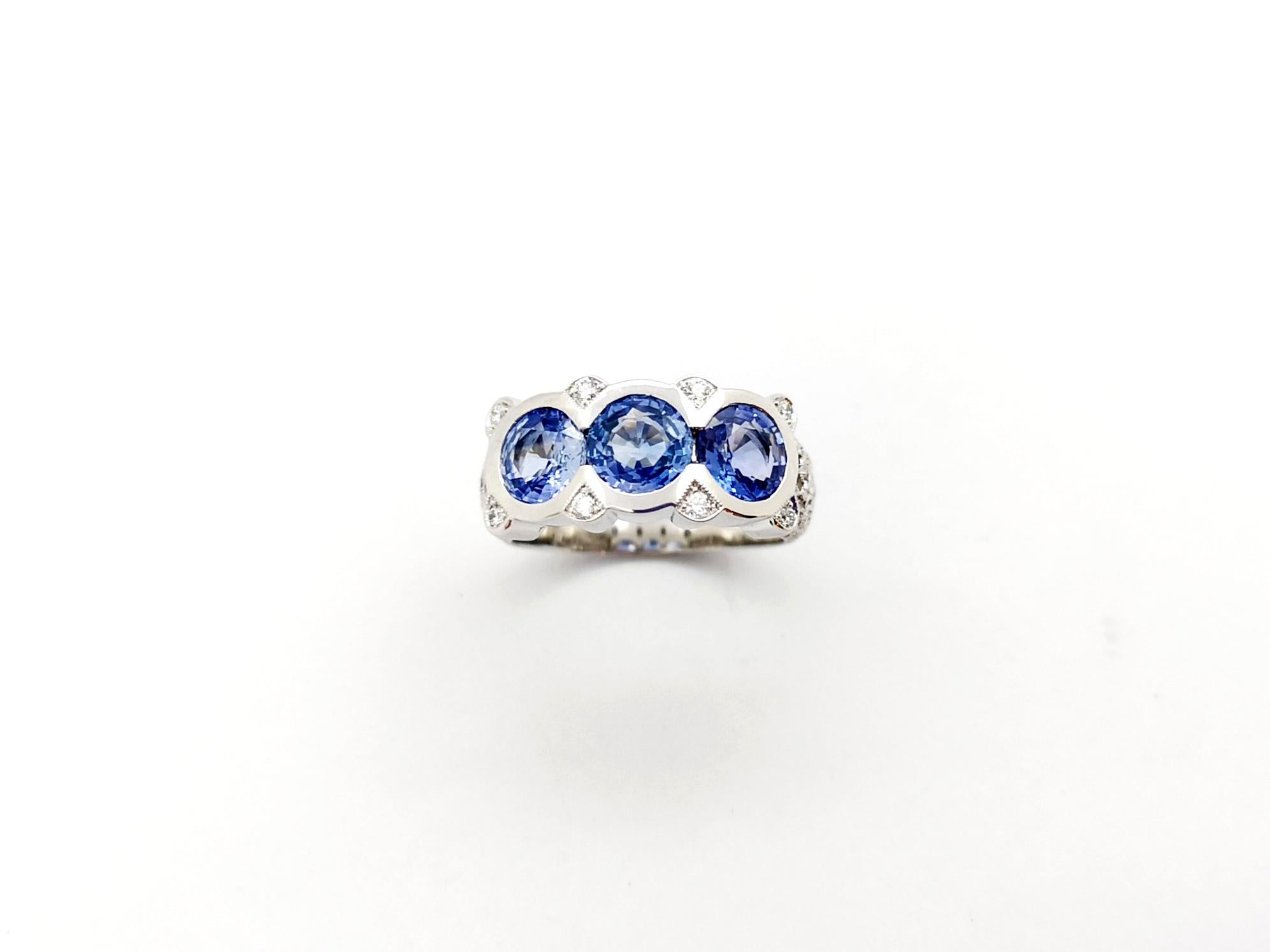 Blue Sapphire Diamond Ring set in 18K White Gold Settings For Sale 5