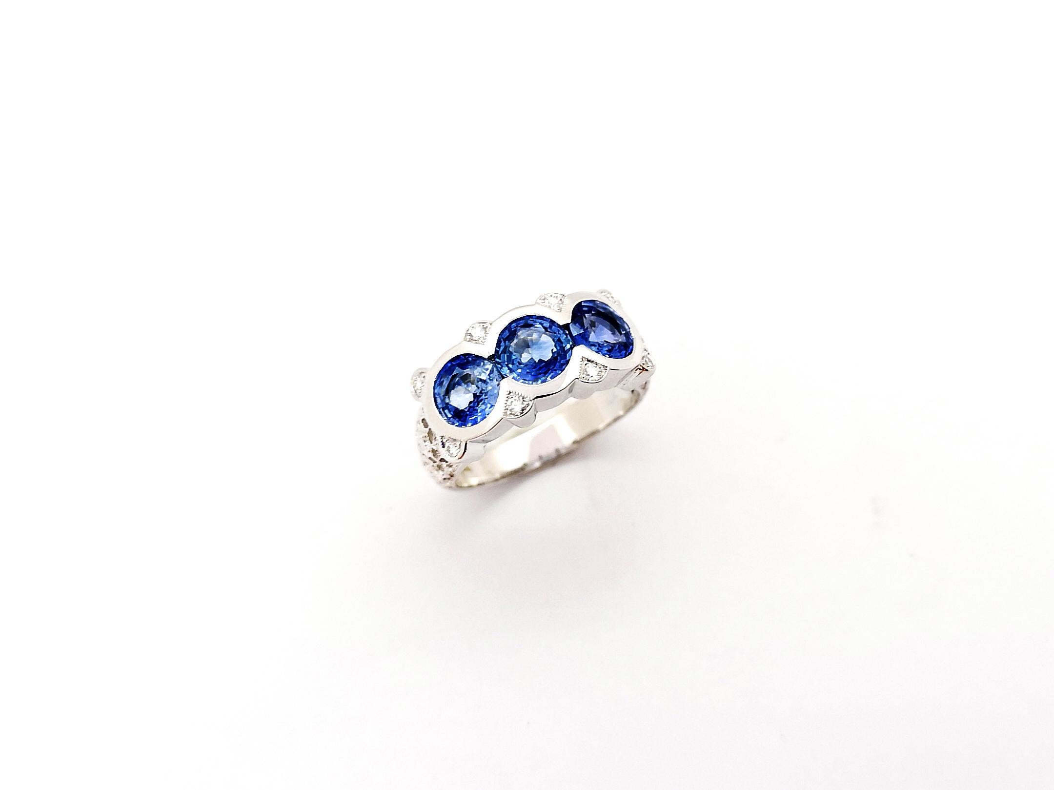 Blue Sapphire Diamond Ring set in 18K White Gold Settings For Sale 11