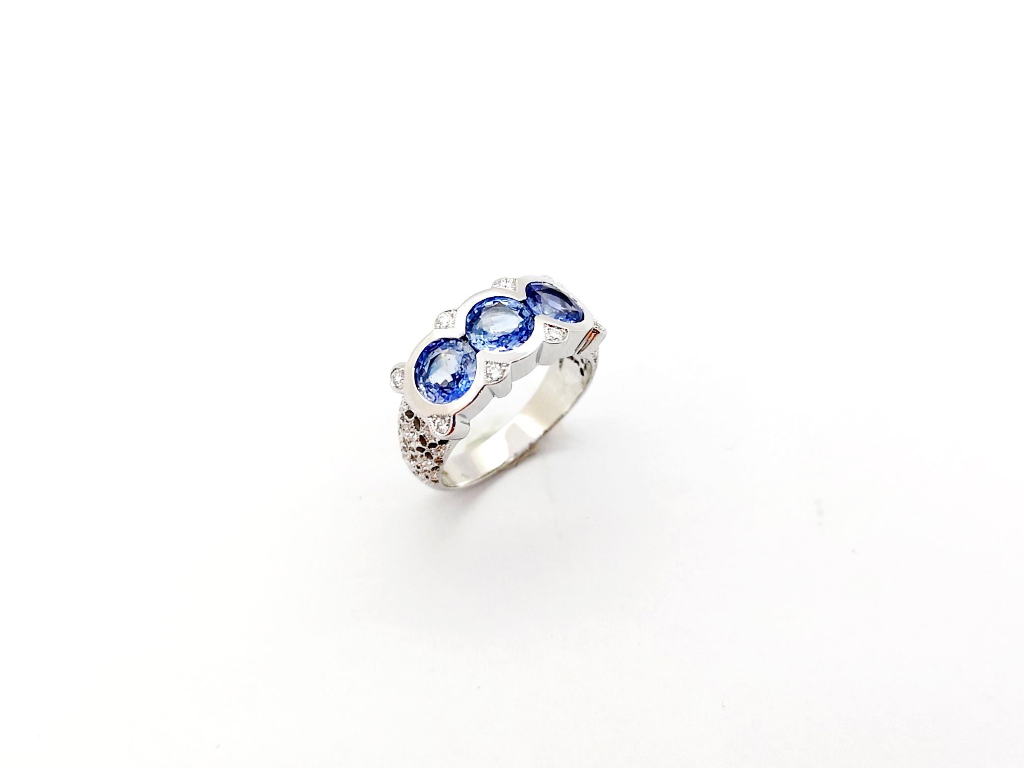 Blue Sapphire Diamond Ring set in 18K White Gold Settings For Sale 12