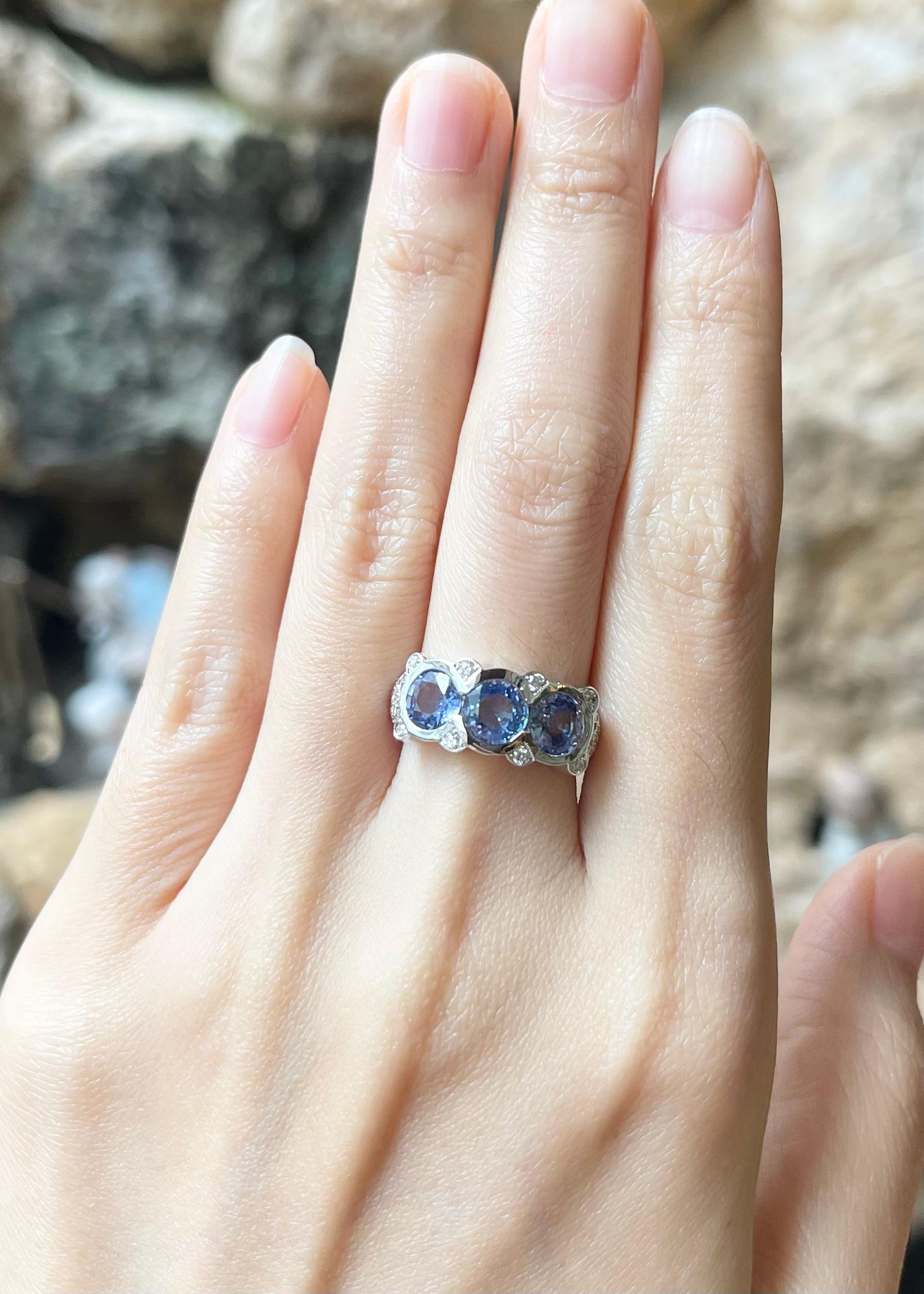 Blauer Saphir 2,72 Karat mit Diamant 0,25 Karat Ring in 18K Weißgold gefasst

Breite:  1,4 cm 
Länge: 0.8 cm
Ringgröße: 51
Gesamtgewicht: 7,09 Gramm

