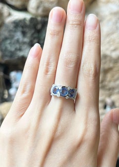 Blue Sapphire Diamond Ring set in 18K White Gold Settings