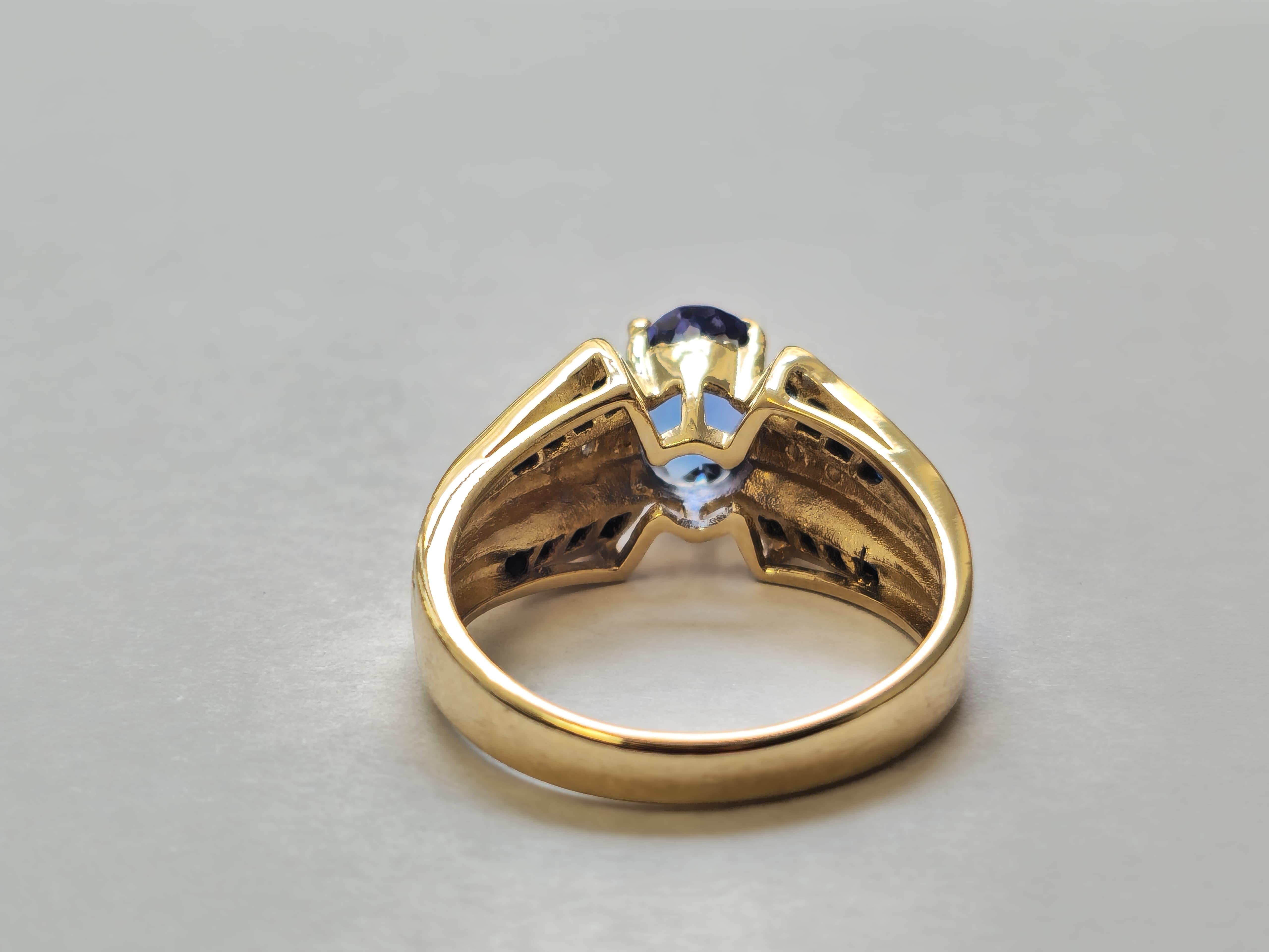 Blue Sapphire & Diamond Ring with Tanzanite Center in 14k Gold In Excellent Condition For Sale In Miami, FL