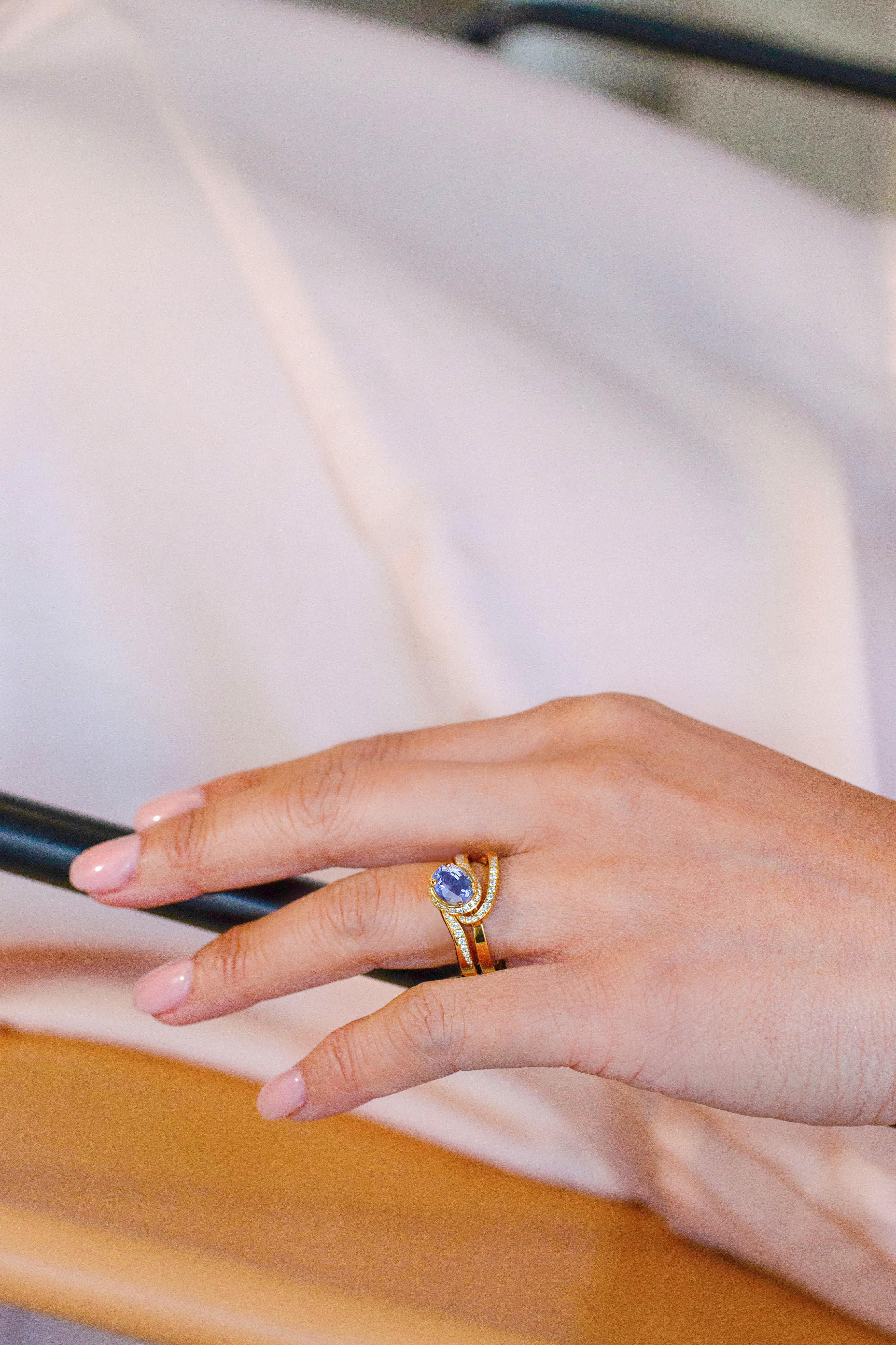 Art Nouveau Blue Sapphire Diamond Solitaire Engagement Ring and Wedding Band in 18K gold For Sale