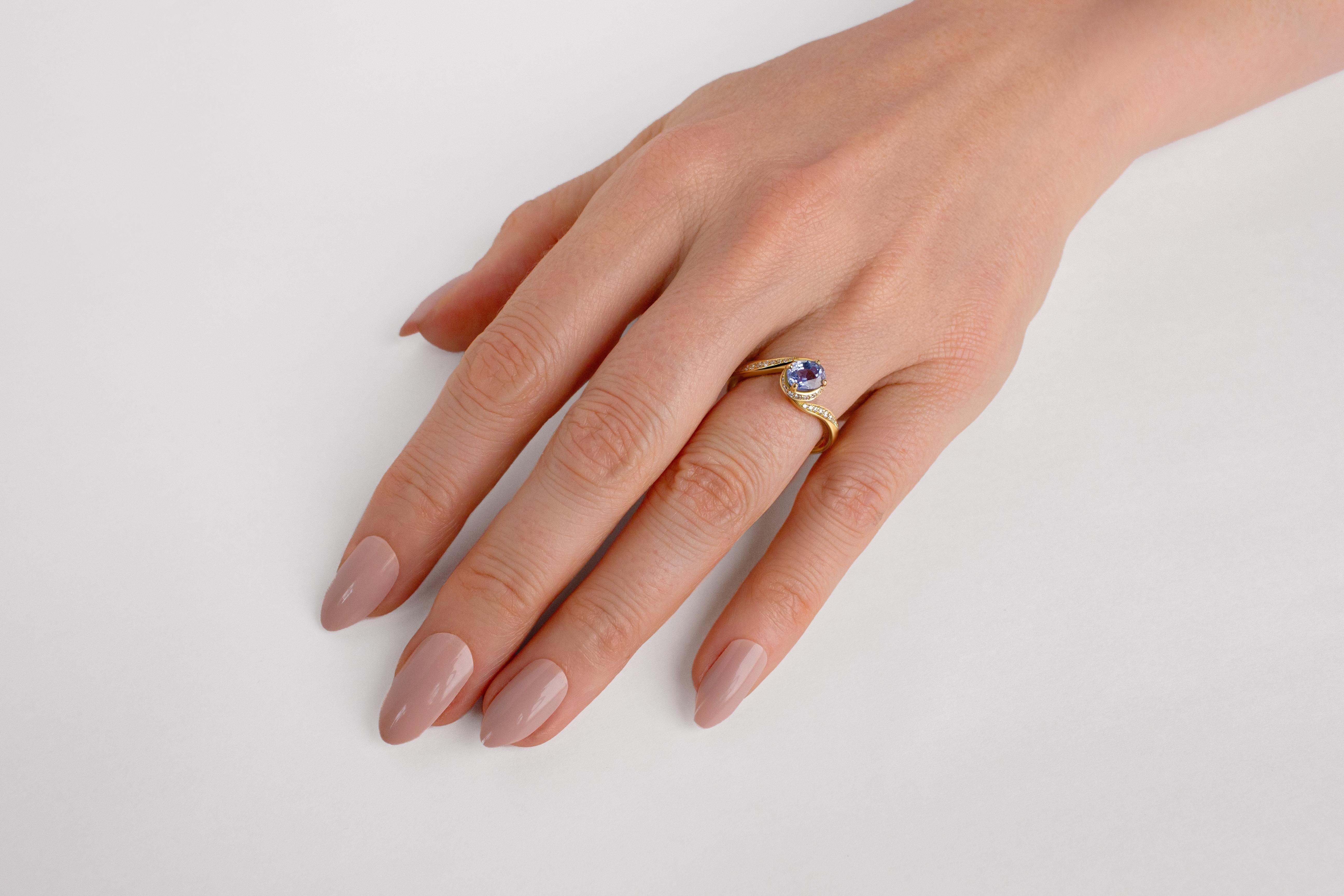 Brilliant Cut Blue Sapphire Diamond Solitaire Engagement Ring and Wedding Band in 18K gold For Sale
