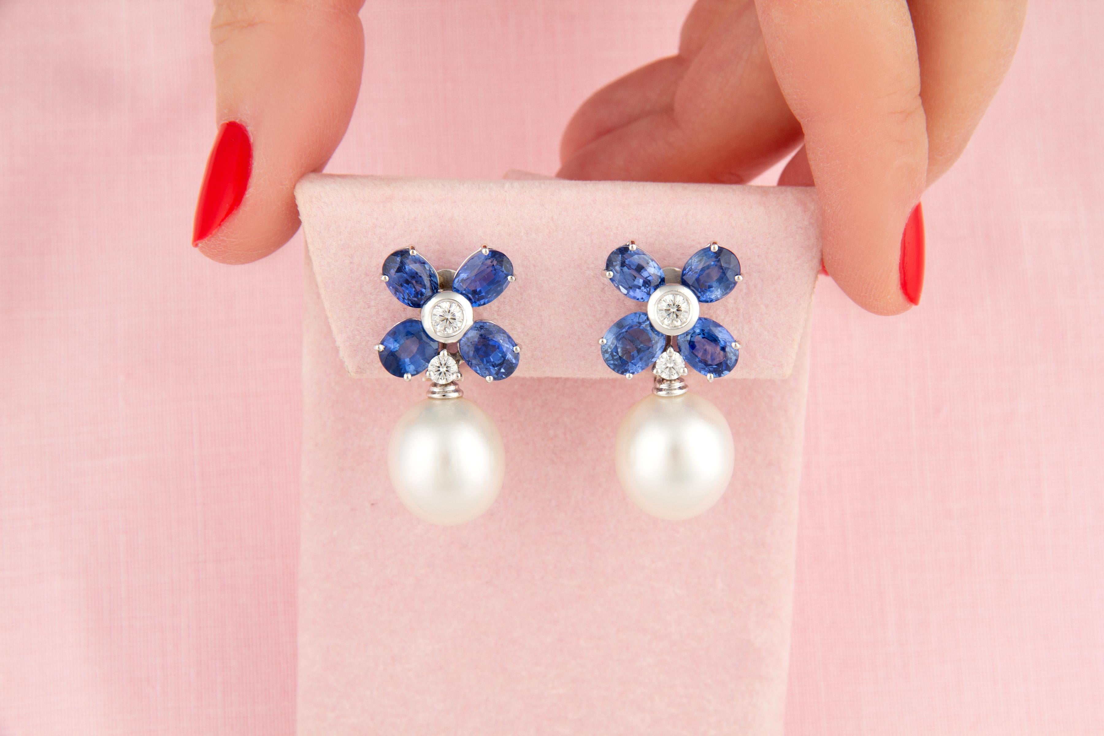Blue Sapphire Diamond South Sea Pearl Earrings Flower Design by Ella Gafter (Künstler*in) im Angebot