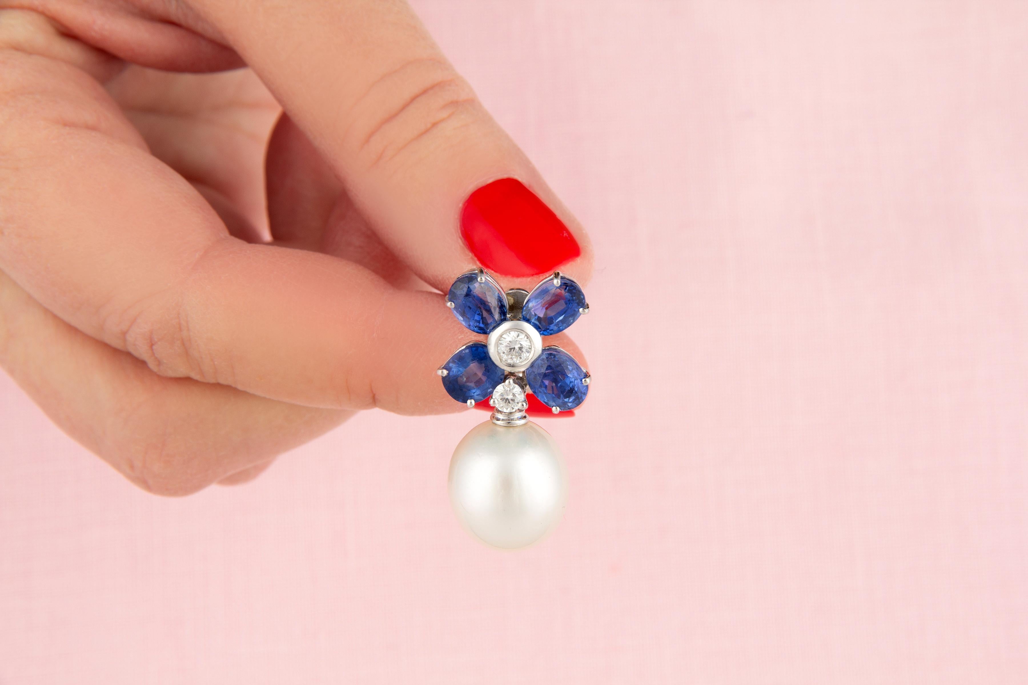 Blue Sapphire Diamond South Sea Pearl Earrings Flower Design by Ella Gafter (Ovalschliff) im Angebot