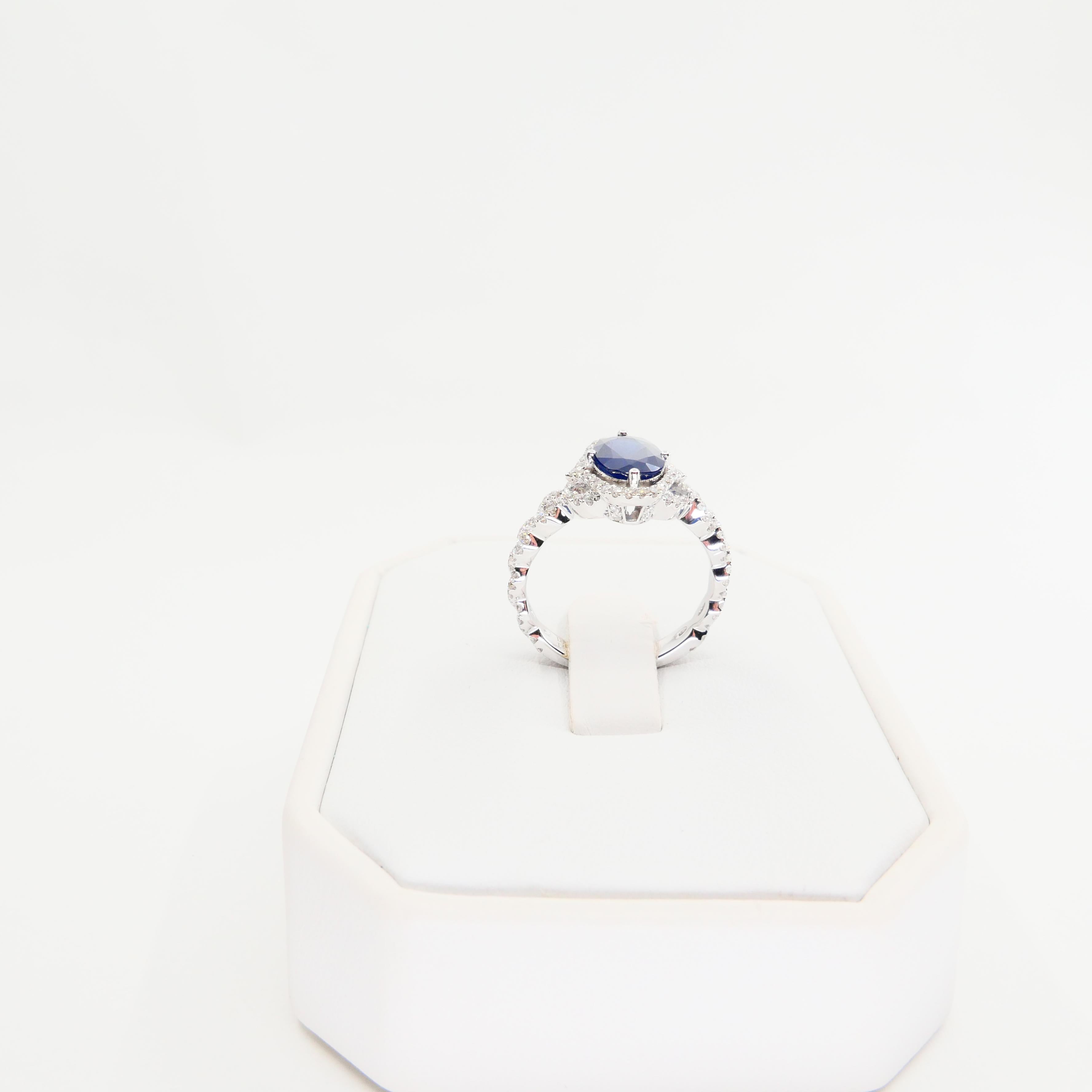 Blue Sapphire and Diamond Twist Ring, 18 Karat White Gold In New Condition In Hong Kong, HK
