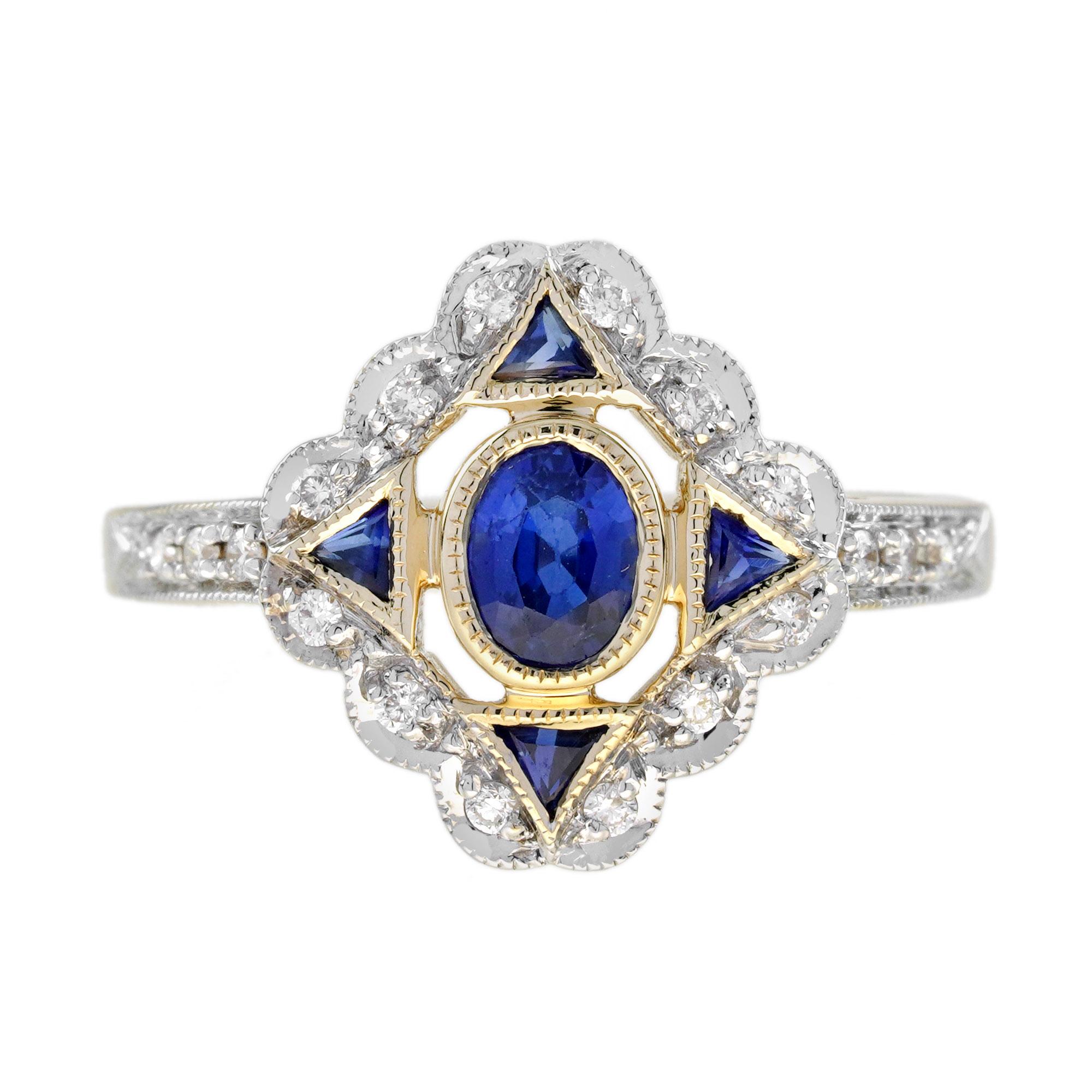 Bague d'inspiration Art déco, sertie au centre d'un saphir bleu naturel ovale, bordé d'un filet à la mode Art déco, entouré de saphirs en forme de triangle sur les côtés, en haut et en bas, avec des diamants scintillants accentuant la couleur