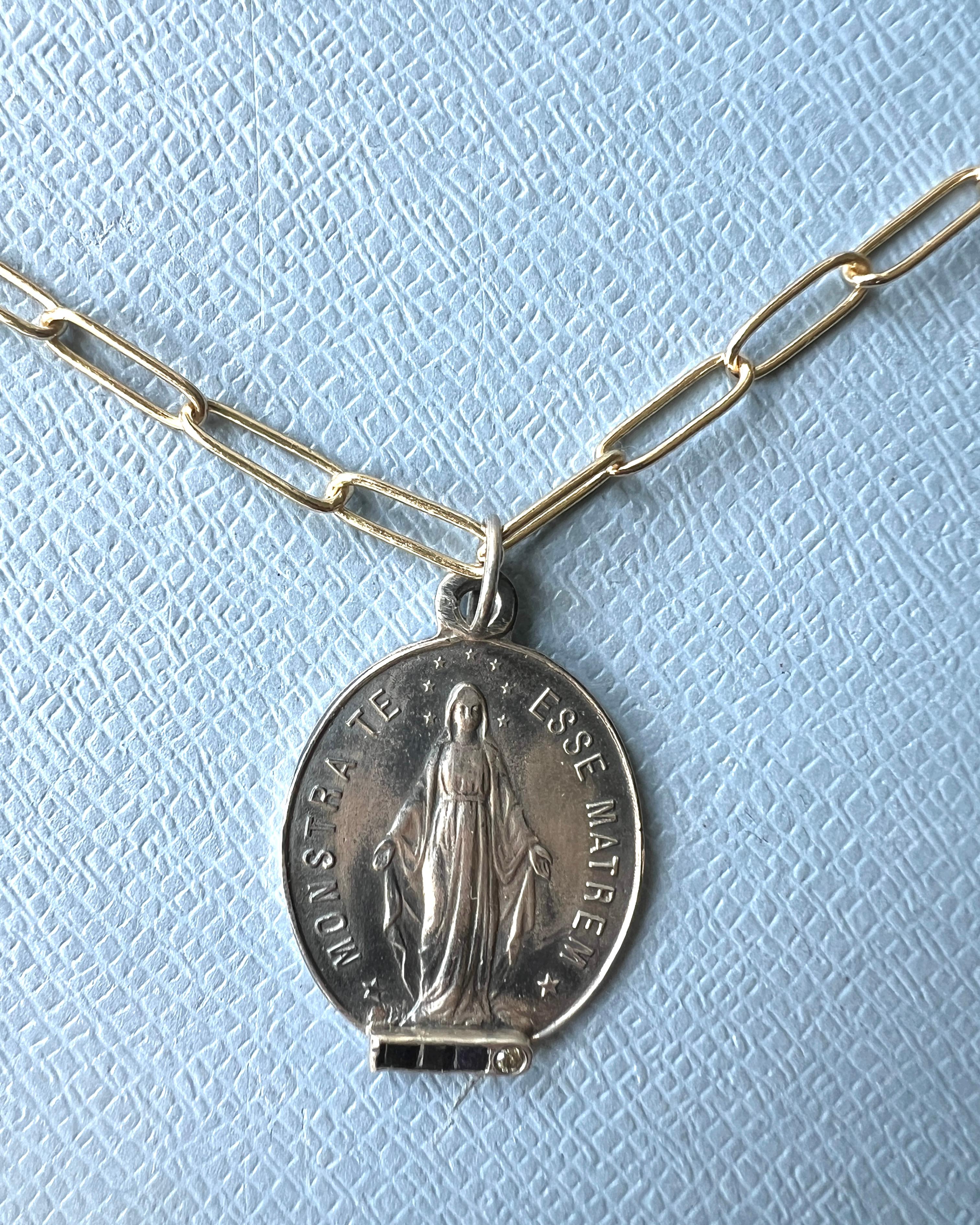 Blue Sapphire Diamond Virgin Mary Medal Chain Necklace Victoriano temprano en venta