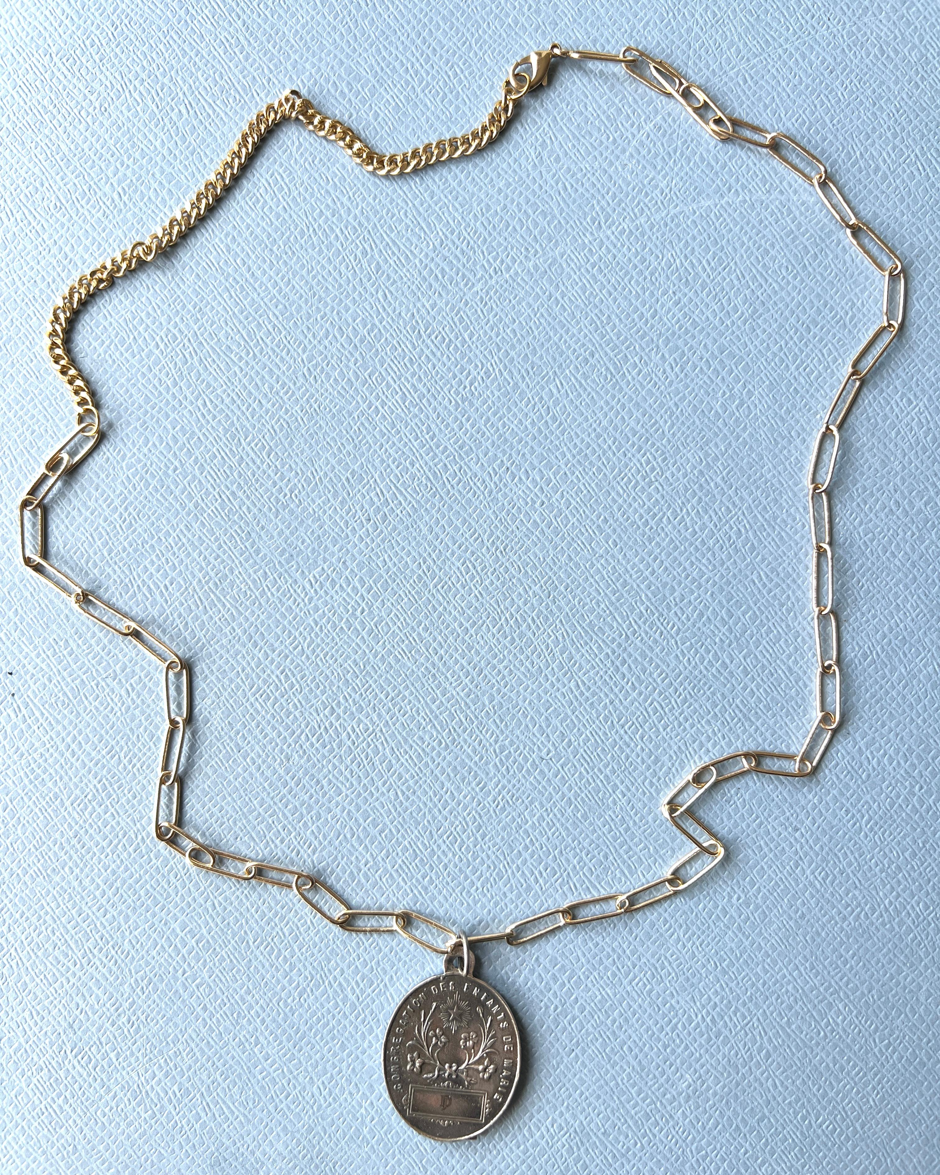 Blue Sapphire Diamond Virgin Mary Medal Chain Necklace en Nuevo estado para la venta en Los Angeles, CA