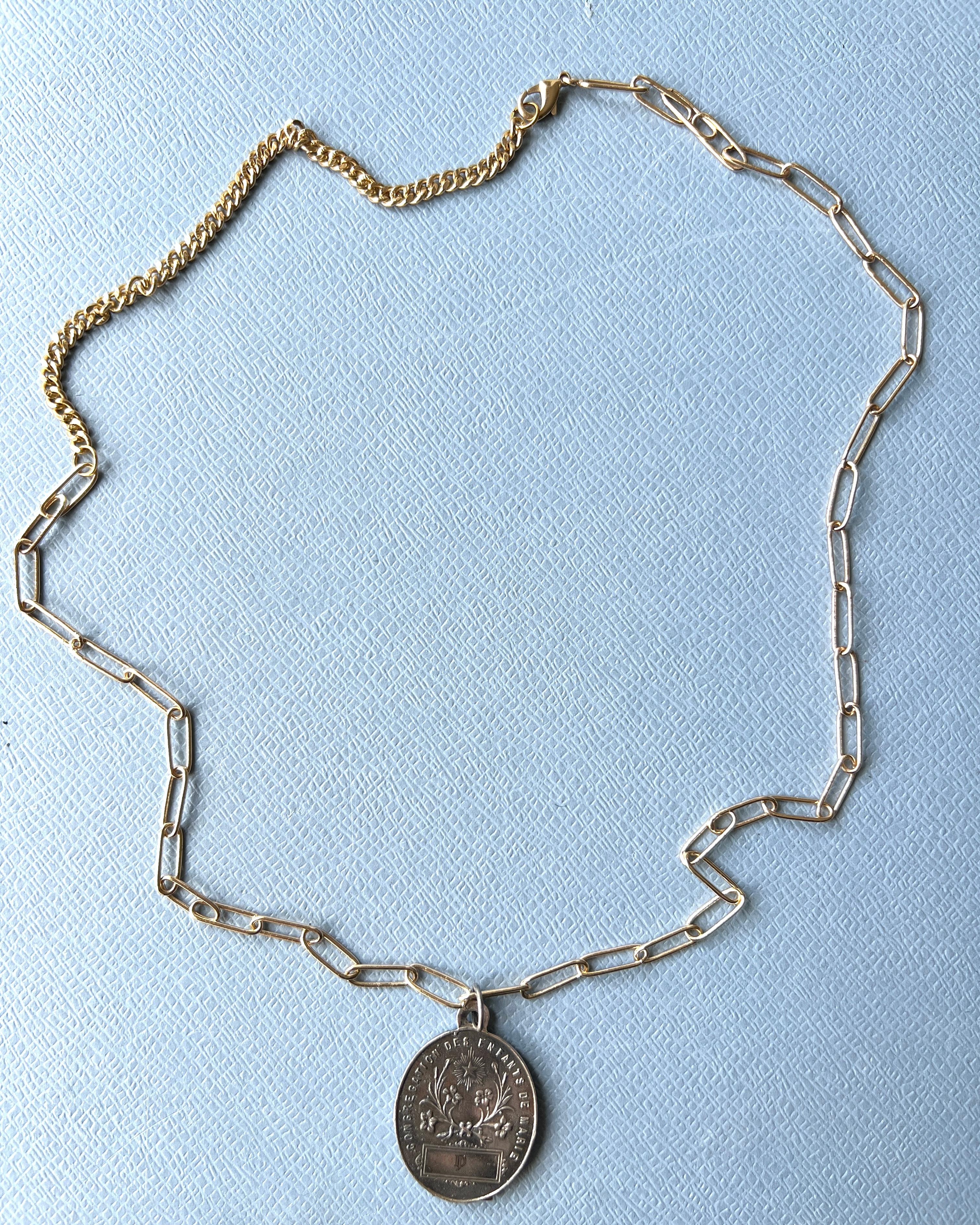 De las mujeres Blue Sapphire Diamond Virgin Mary Medal Chain Necklace en venta