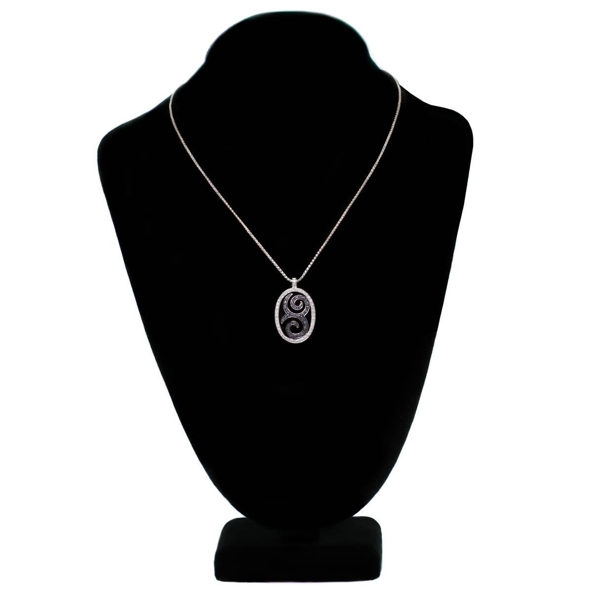 Blue Sapphire Diamond White Gold Pendant Necklace In Excellent Condition In New York, NY