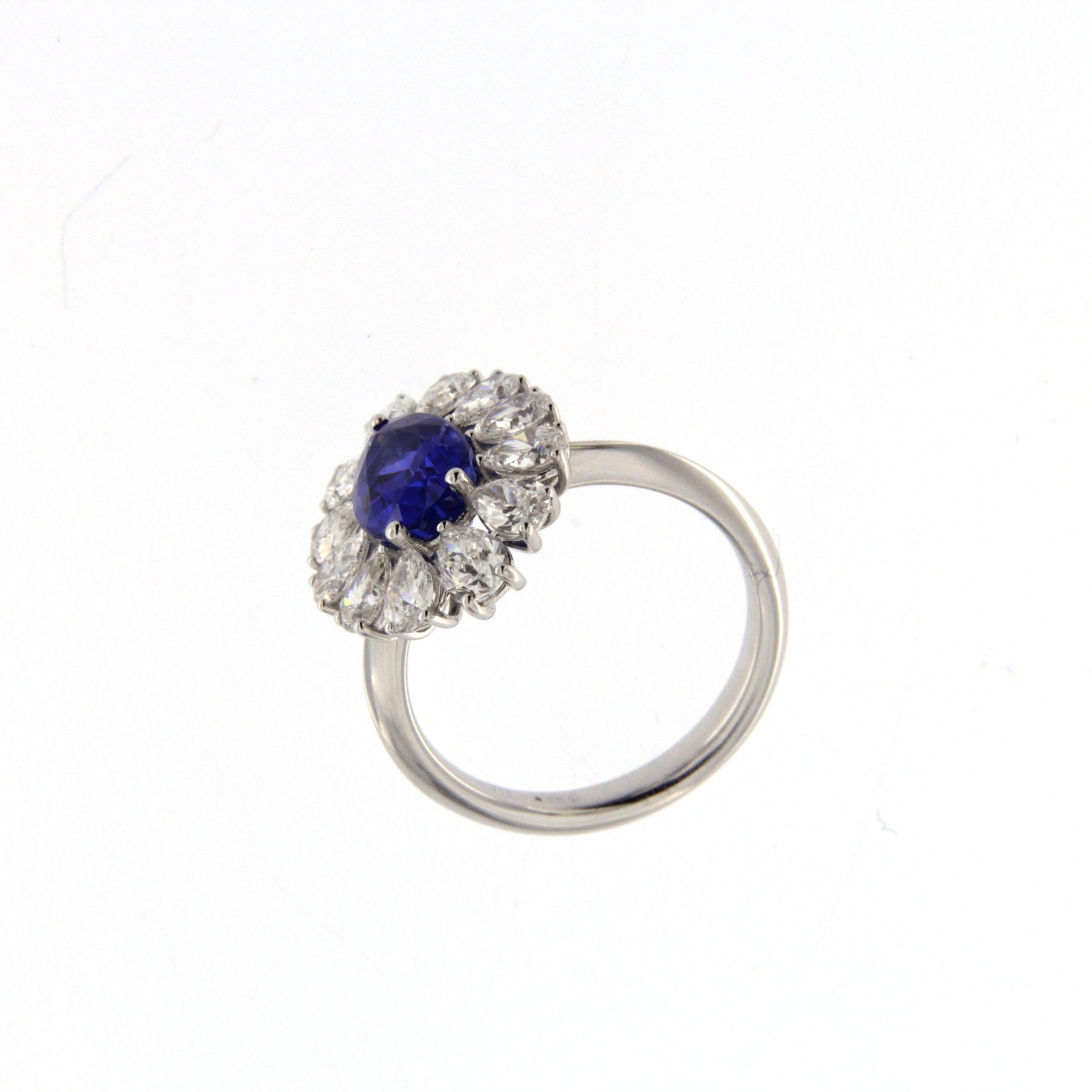 Contemporary Blue Sapphire Diamonds 18 Karat Gold Flower Ring For Sale