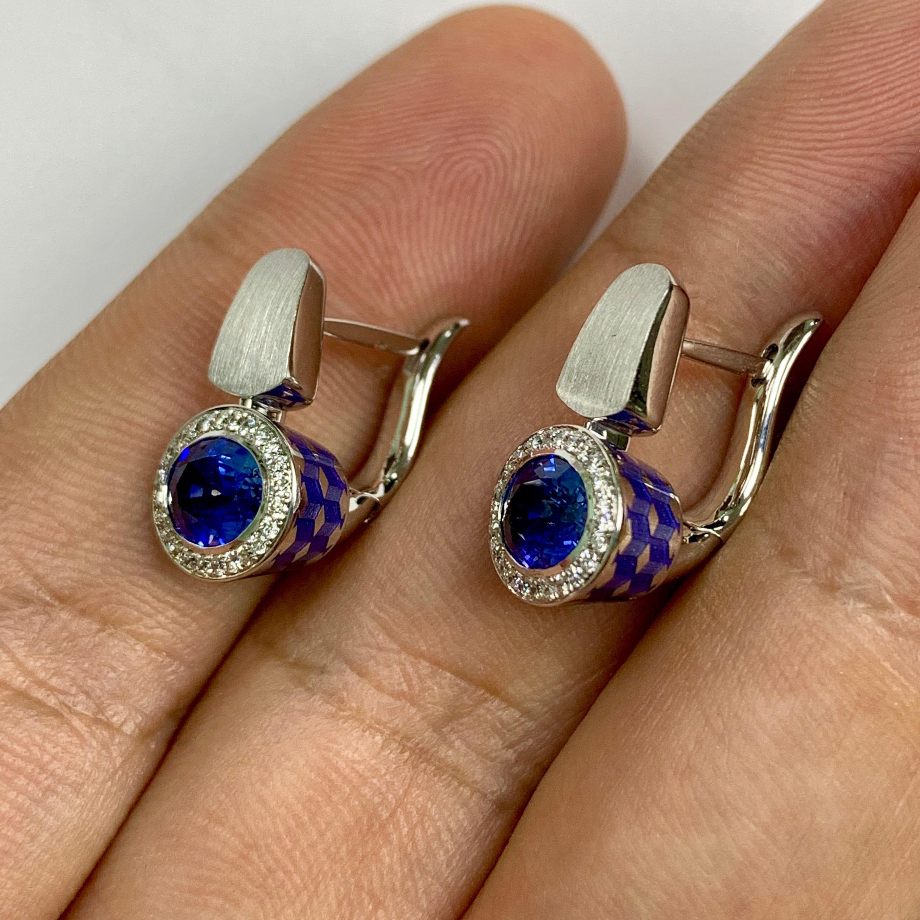 Blauer blauer Saphir Diamanten farbige Emaille 18 Karat Weißgold Kaleidoskop-Ohrringe (Ovalschliff) im Angebot