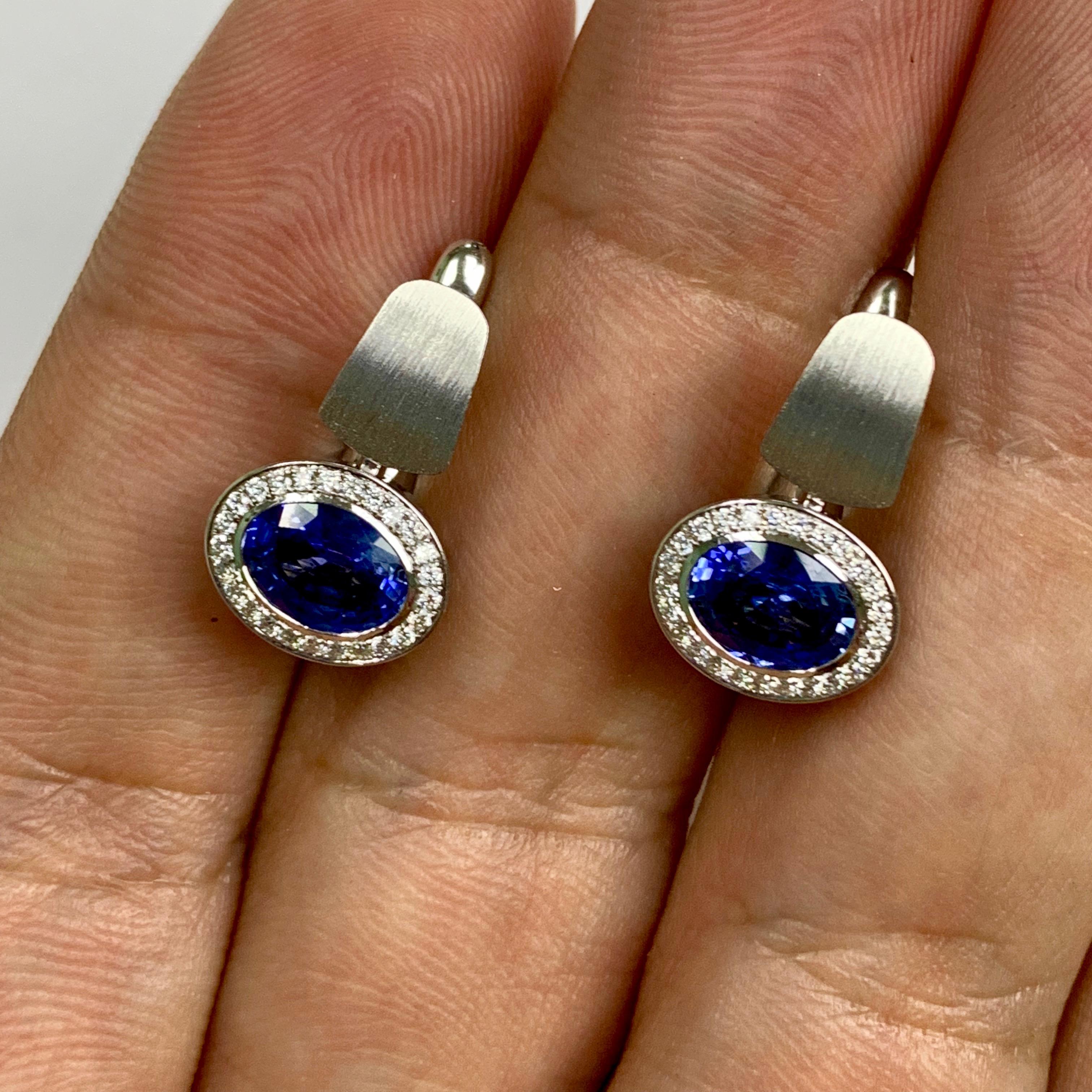 Blauer blauer Saphir Diamanten farbige Emaille 18 Karat Weißgold Kaleidoskop-Ohrringe Damen im Angebot