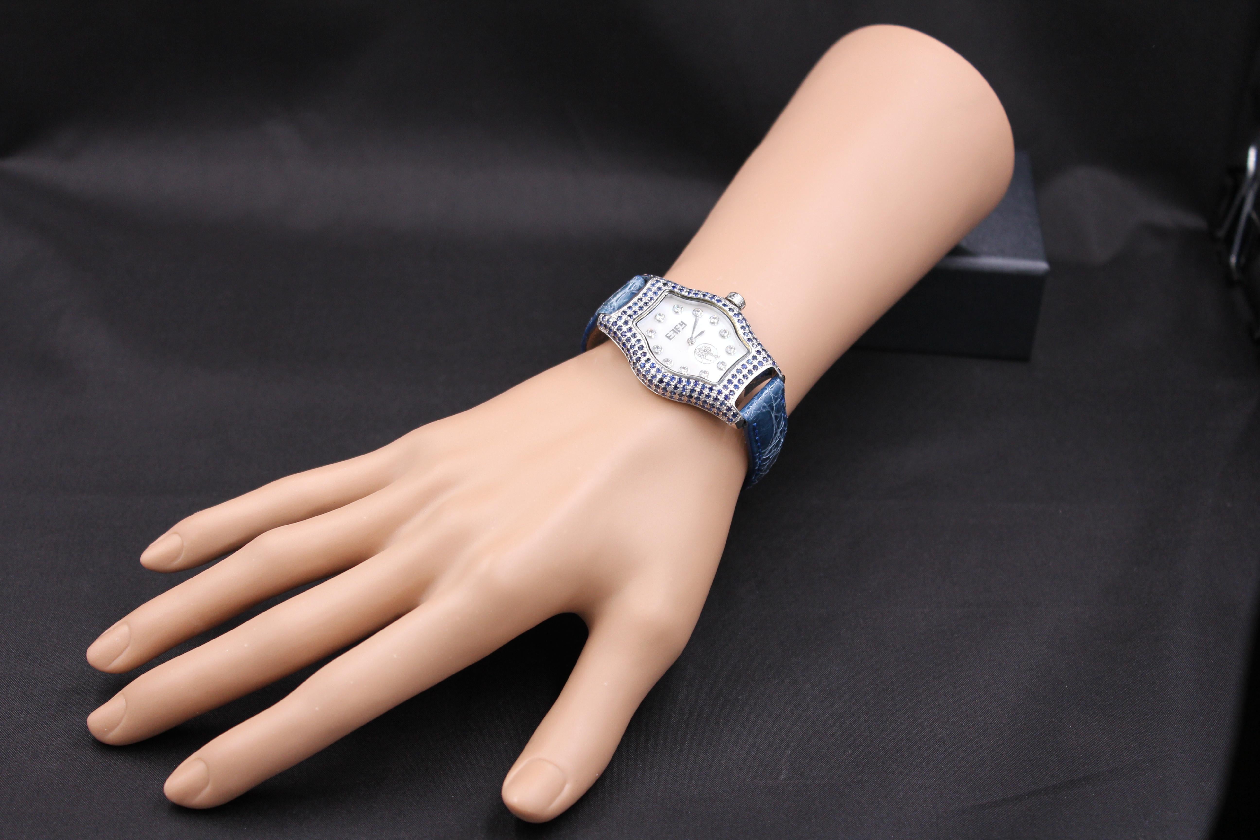 Blauer Saphir & Diamanten Pave Zifferblatt Luxus Schweizer Quarz Exotische Lederband Uhr im Angebot 1