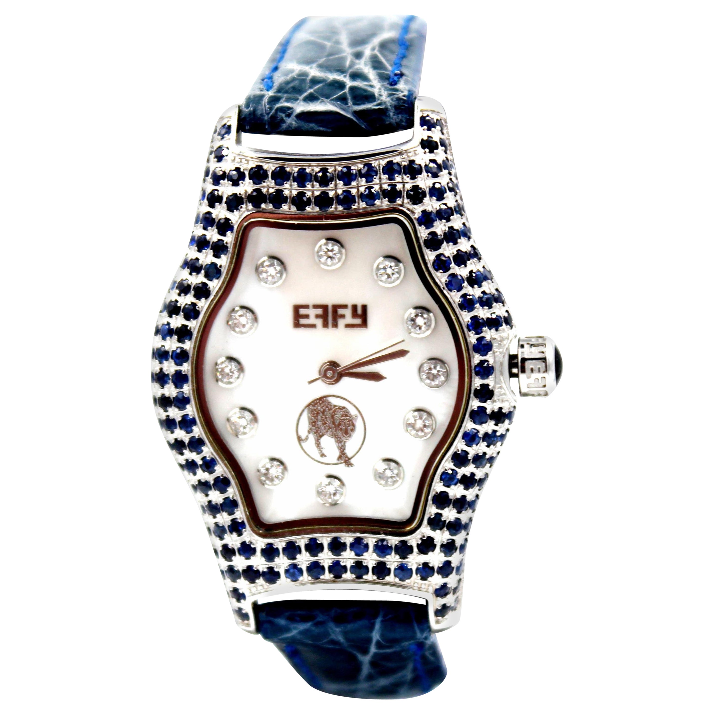 Saphir bleu et diamants Cadran pavé Montre de luxe à quartz suisse avec bracelet en cuir exotique en vente
