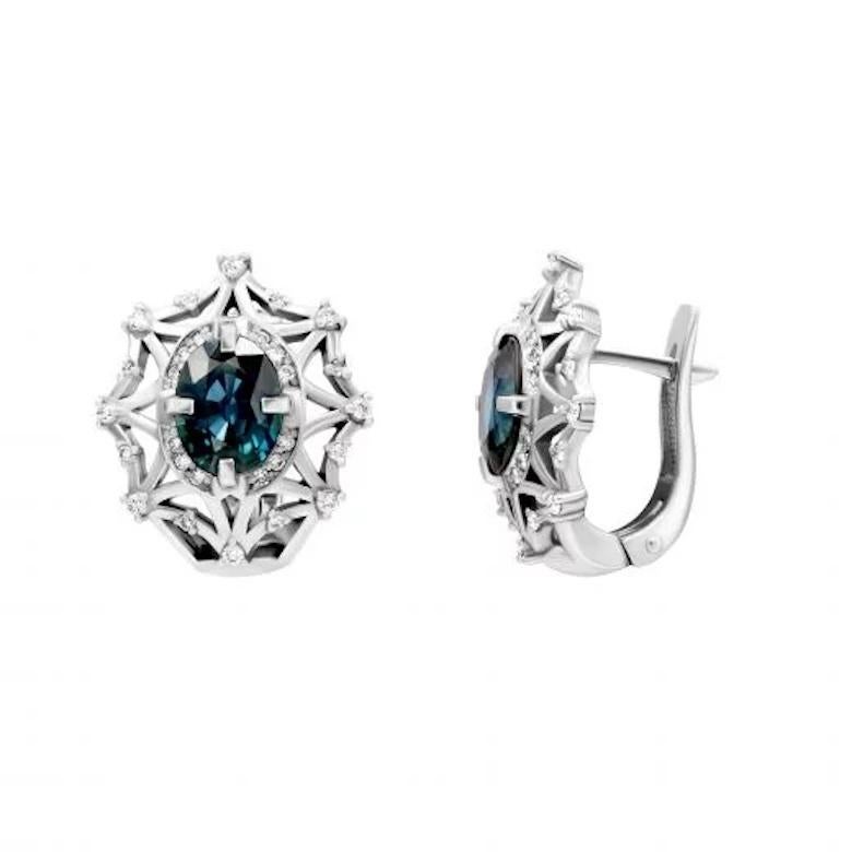 Boucles d'oreilles à levier en or blanc et saphirs bleus pour elle Pour femmes en vente