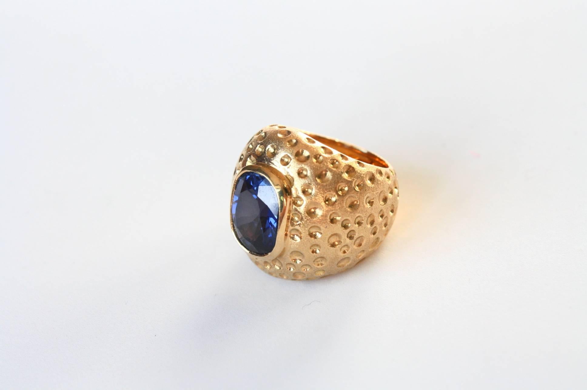Artisan Blue Sapphire Dome Cocktail Ring 18 Karat Gold For Sale