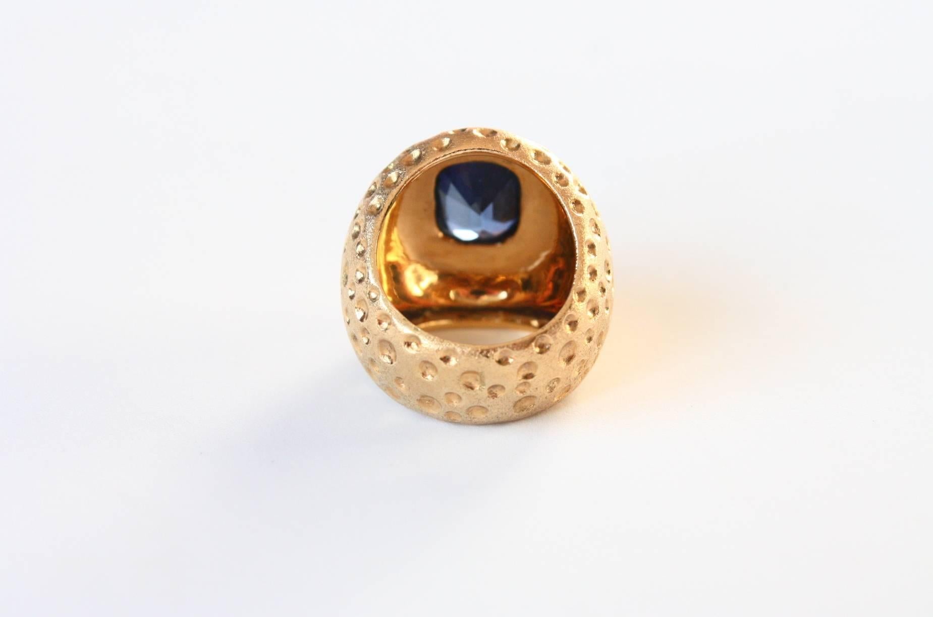Oval Cut Blue Sapphire Dome Cocktail Ring 18 Karat Gold For Sale