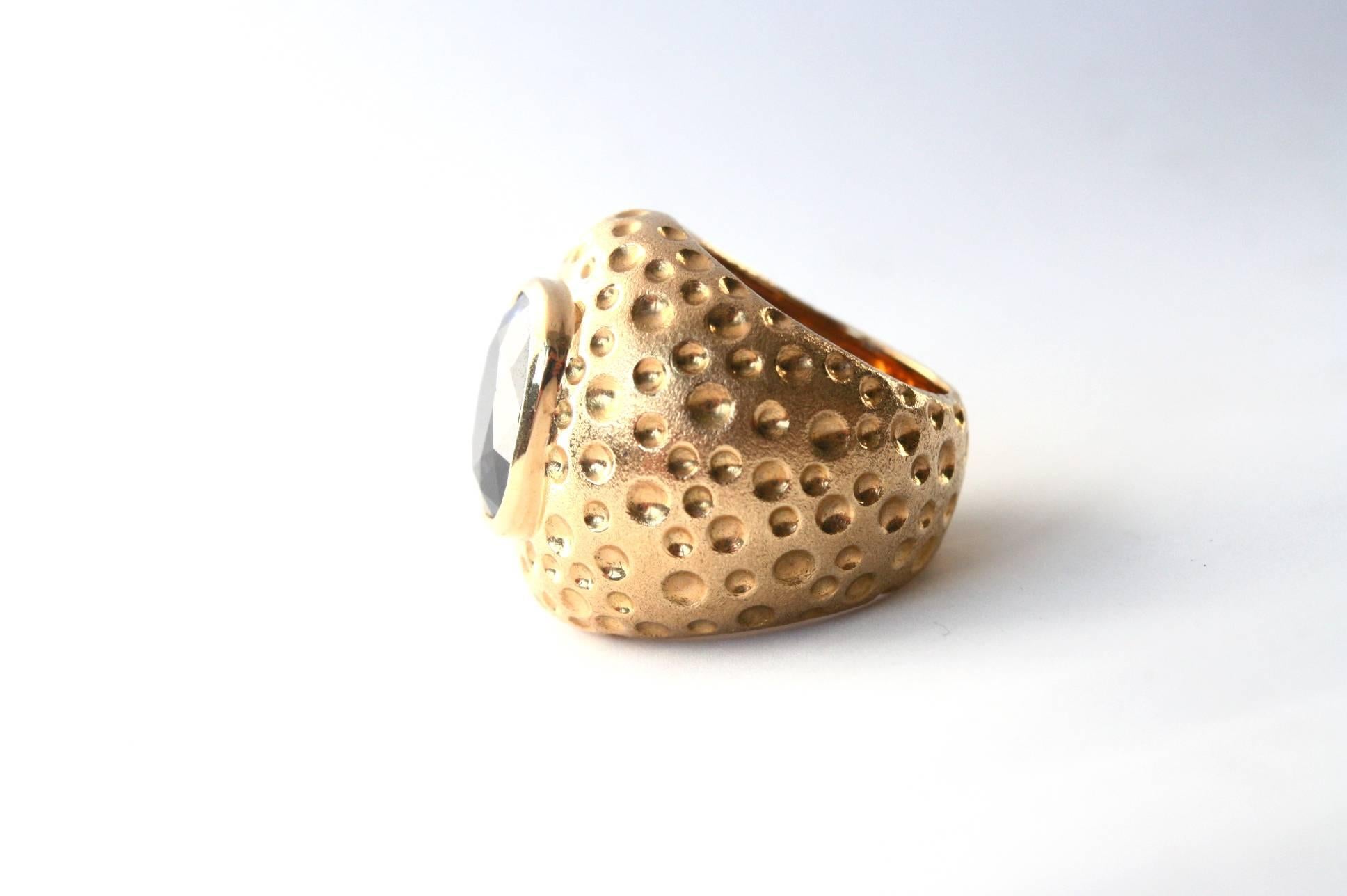 Women's or Men's Blue Sapphire Dome Cocktail Ring 18 Karat Gold For Sale