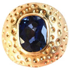 Bague cocktail dôme en or 18 carats et saphir bleu