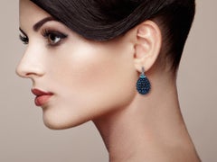Blaue Saphir-Tropfen-Ohrringe entworfen von UMRAO JEWELS
