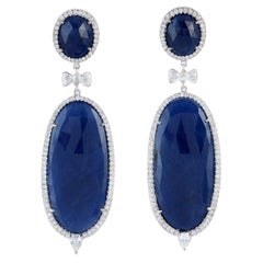 Boucles d'oreilles en forme de goutte en or blanc 18 carats avec saphir bleu et diamants pavés