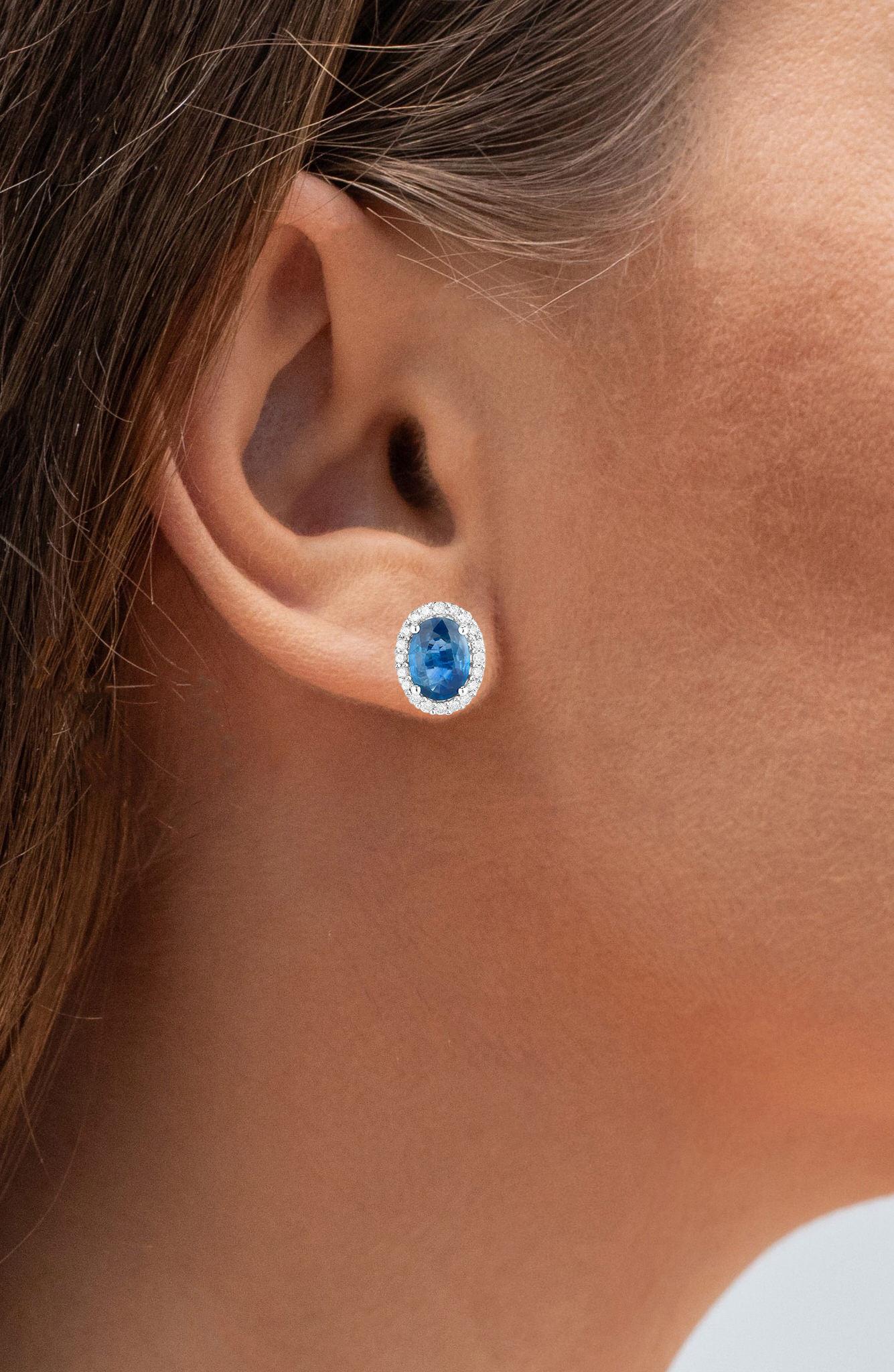 Taglio ovale Orecchini con zaffiro blu Diamanti 2,15 carati Oro bianco 14K in vendita