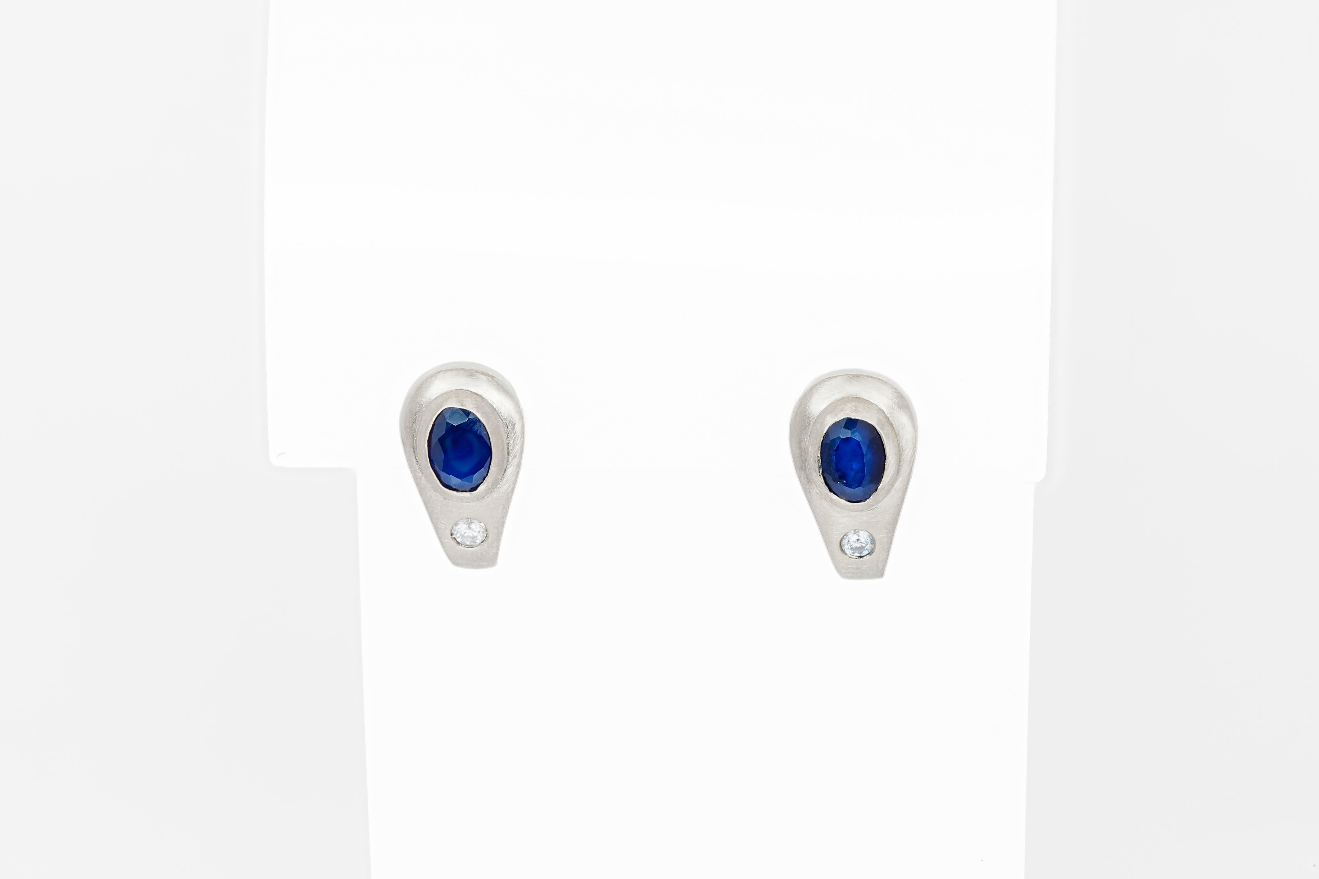 Blue Sapphire Earrings in 14k Gold, Genuine Sapphire Earrings In New Condition For Sale In Istanbul, TR
