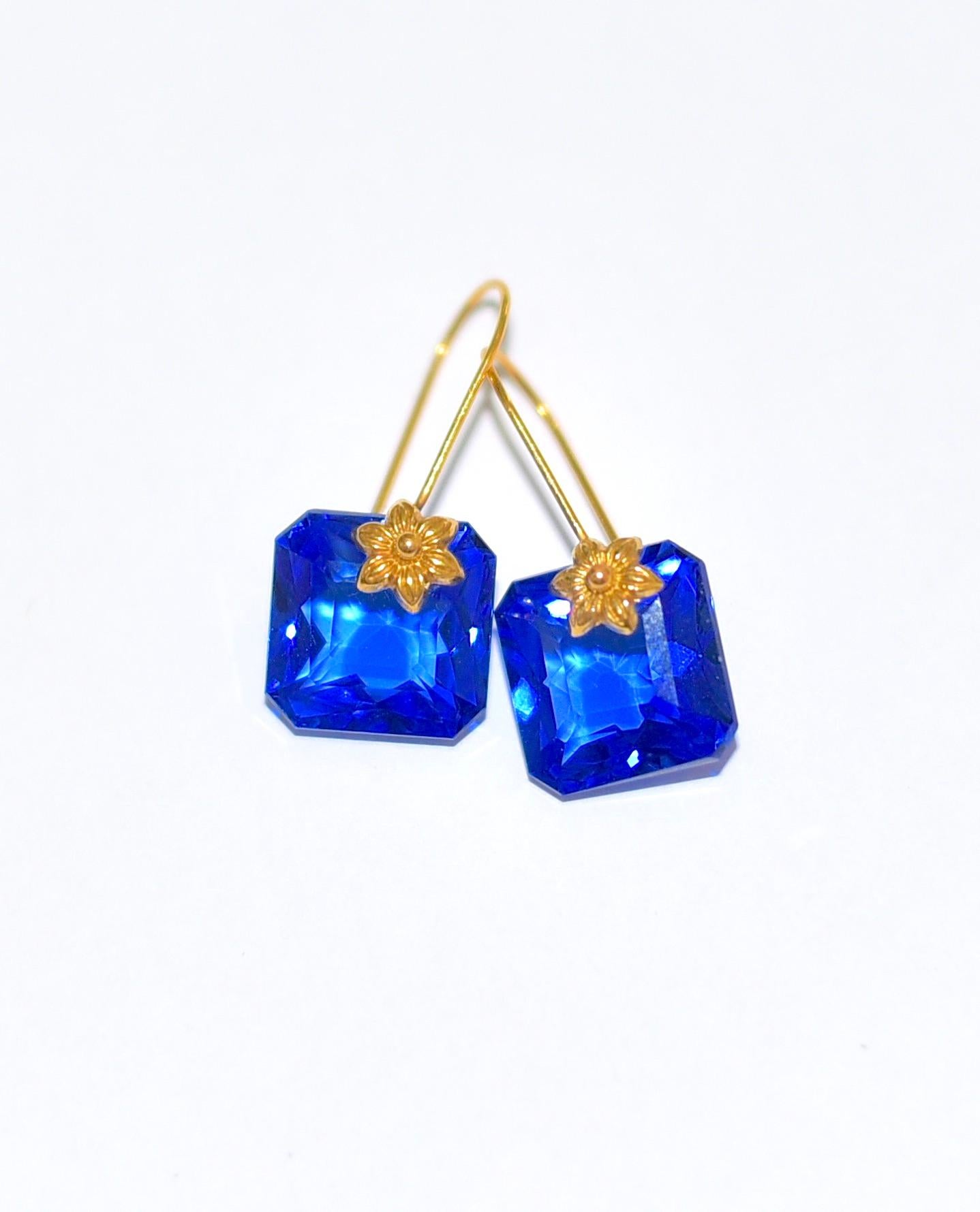 Modern Blue Sapphire Earrings in 18K Solid Yellow Gold