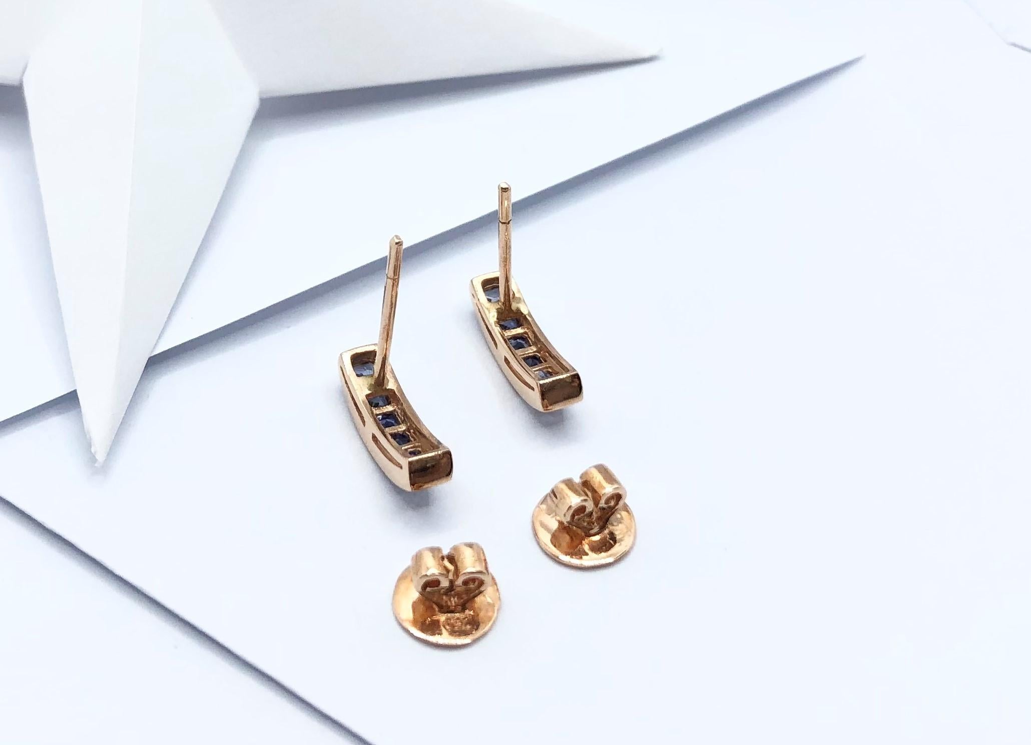 Blue Sapphire Earrings Set in 18 Karat Rose Gold Settings In New Condition For Sale In Bangkok, TH