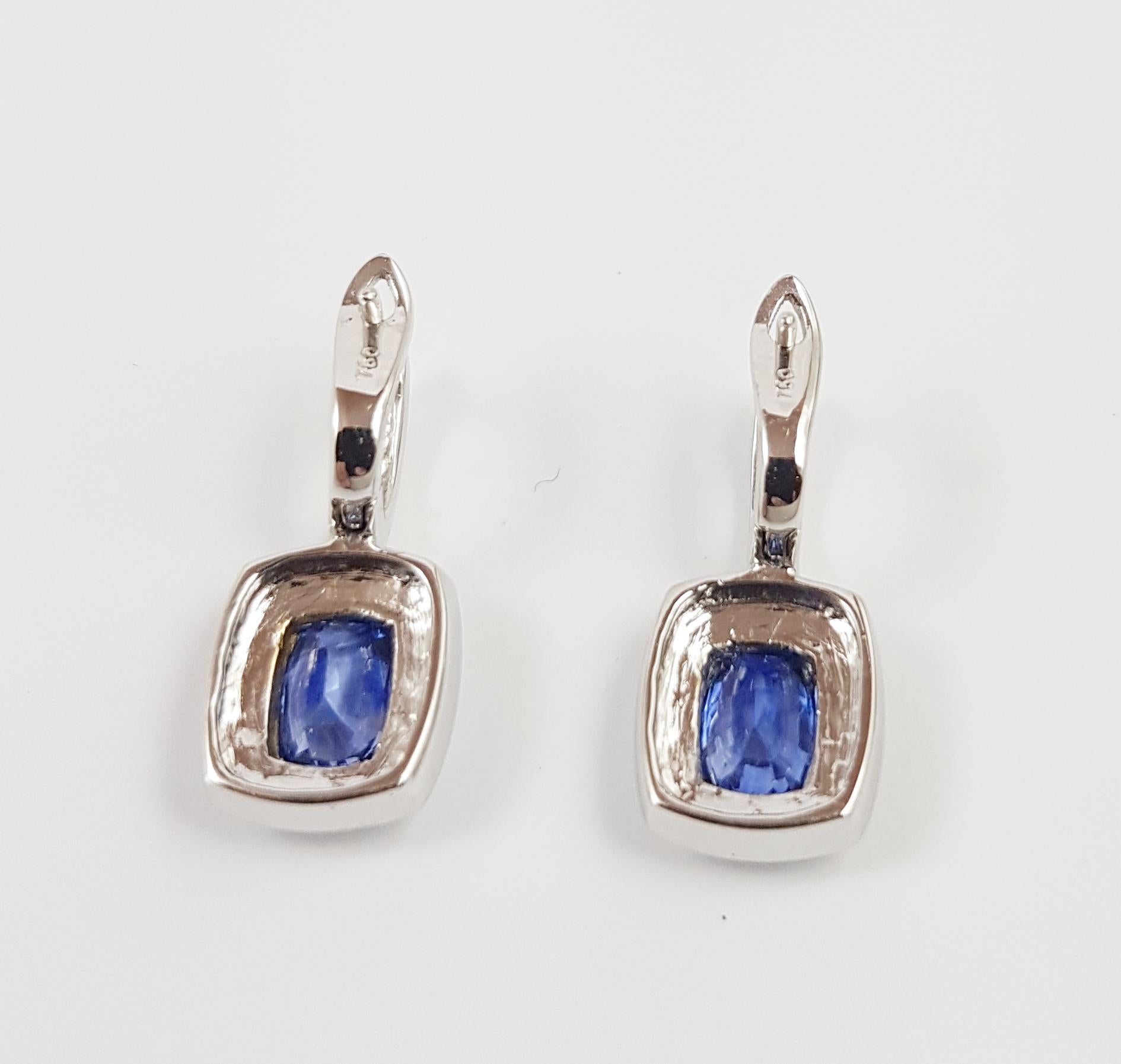 Blue Sapphire 2.48 carats Earrings Set in 18 Karat White Gold Settings

Width: 1.0 cm
Length: 2.5 cm 


