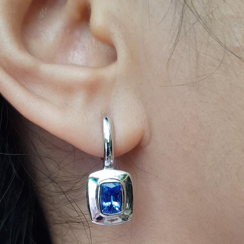 Blue Sapphire Earrings Set in 18 Karat White Gold Settings For Sale 2