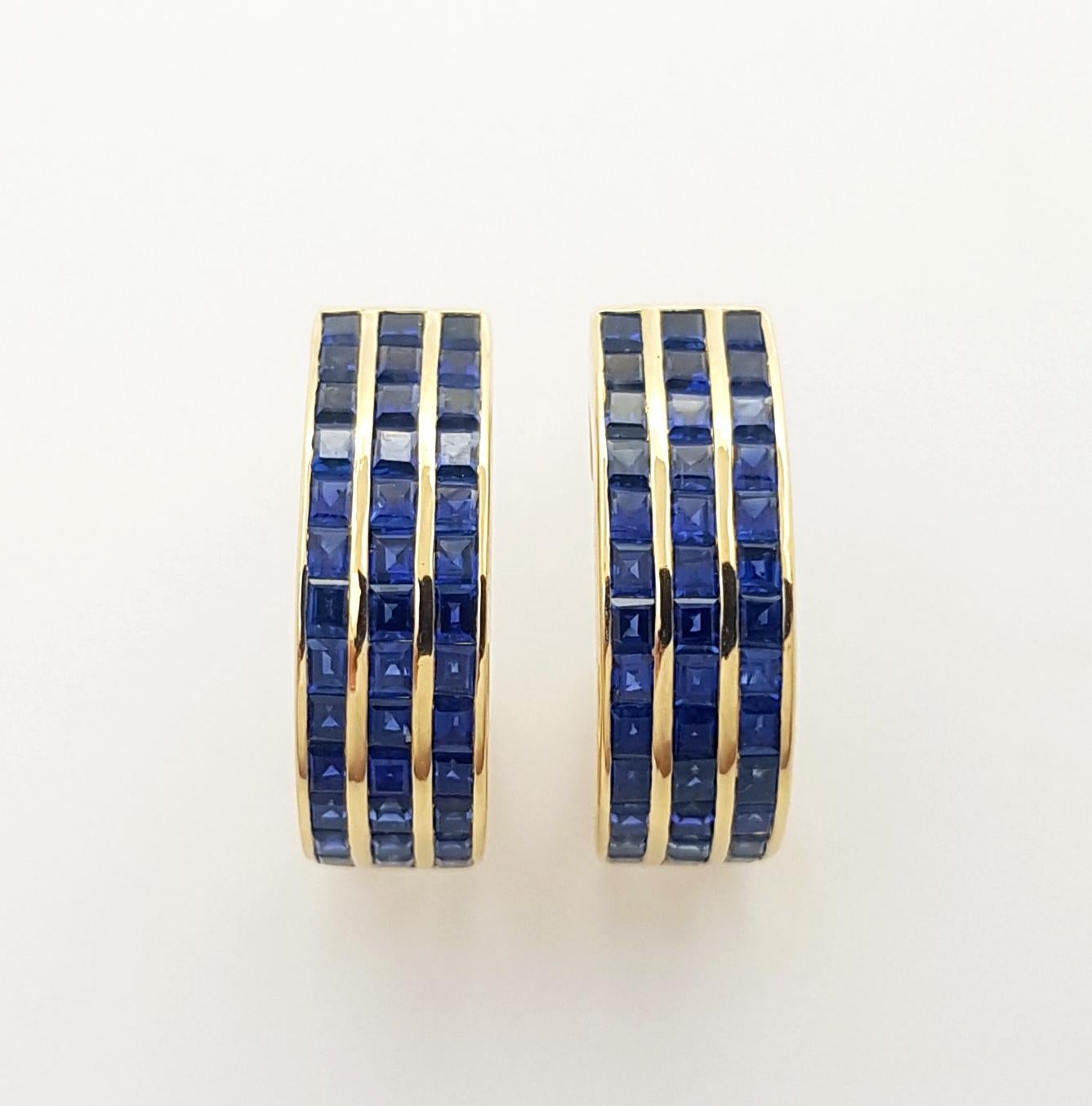 Contemporary Blue Sapphire Earrings Set in 18k Gold Settings For Sale
