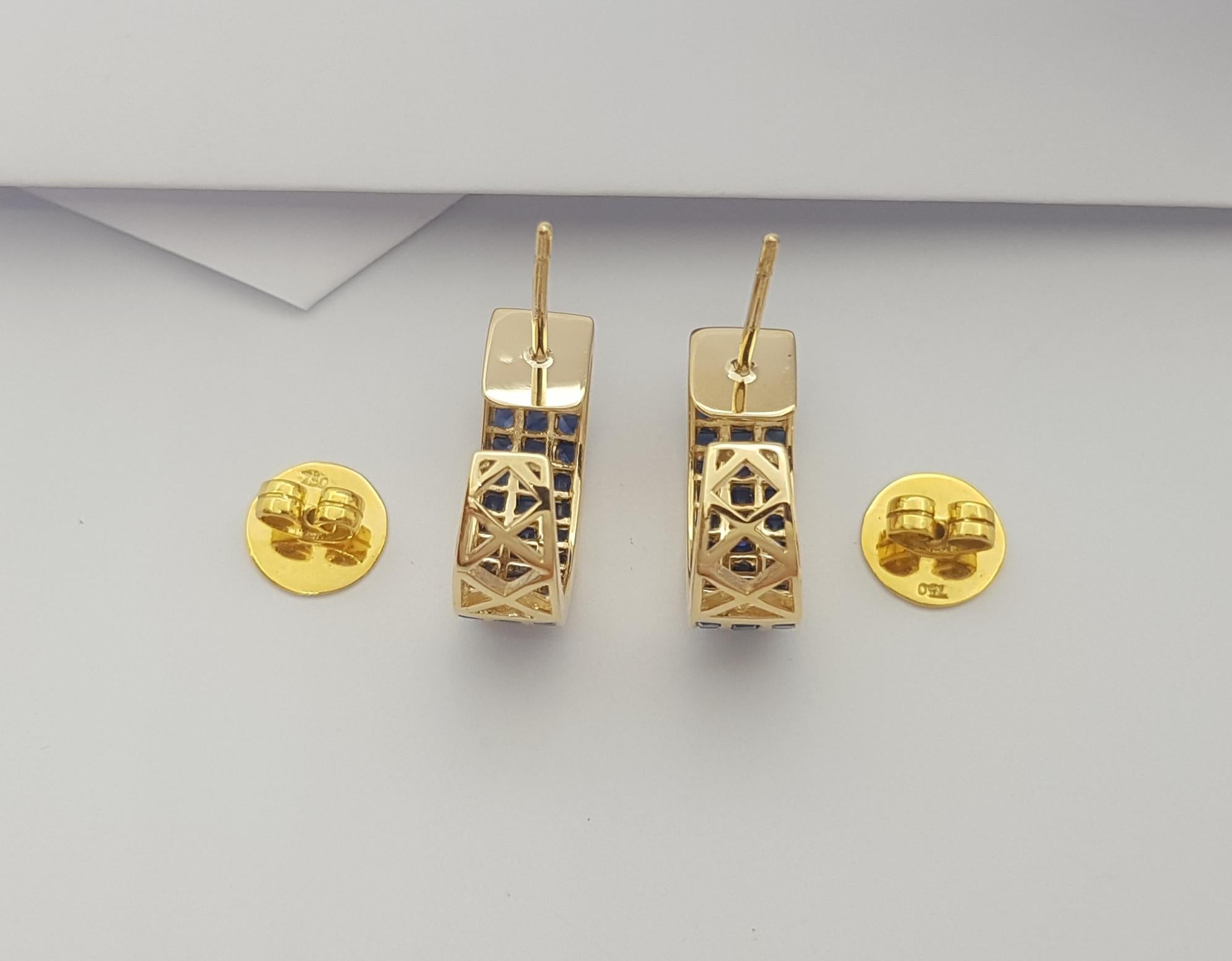 Blue Sapphire Earrings Set in 18k Gold Settings For Sale 1
