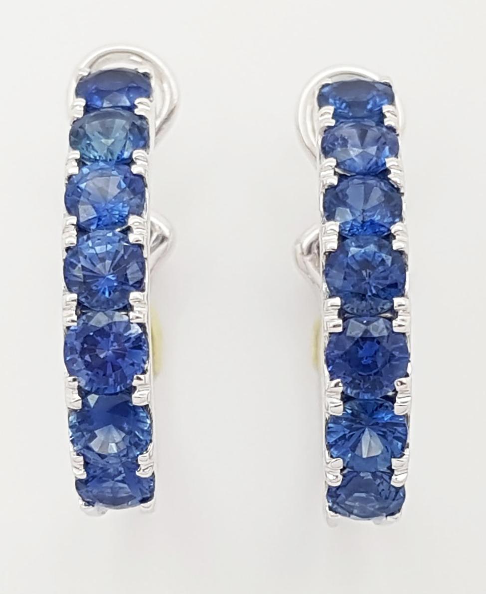 Contemporaneo Orecchini con zaffiri blu incastonati in oro bianco 18 carati in vendita